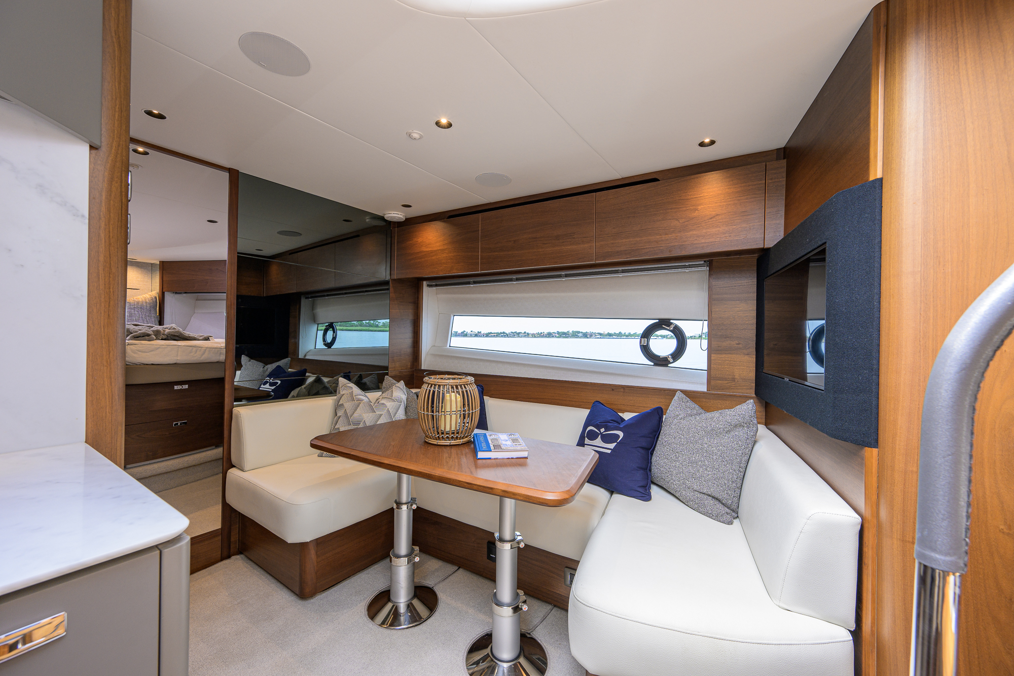 Crown yacht photo 73