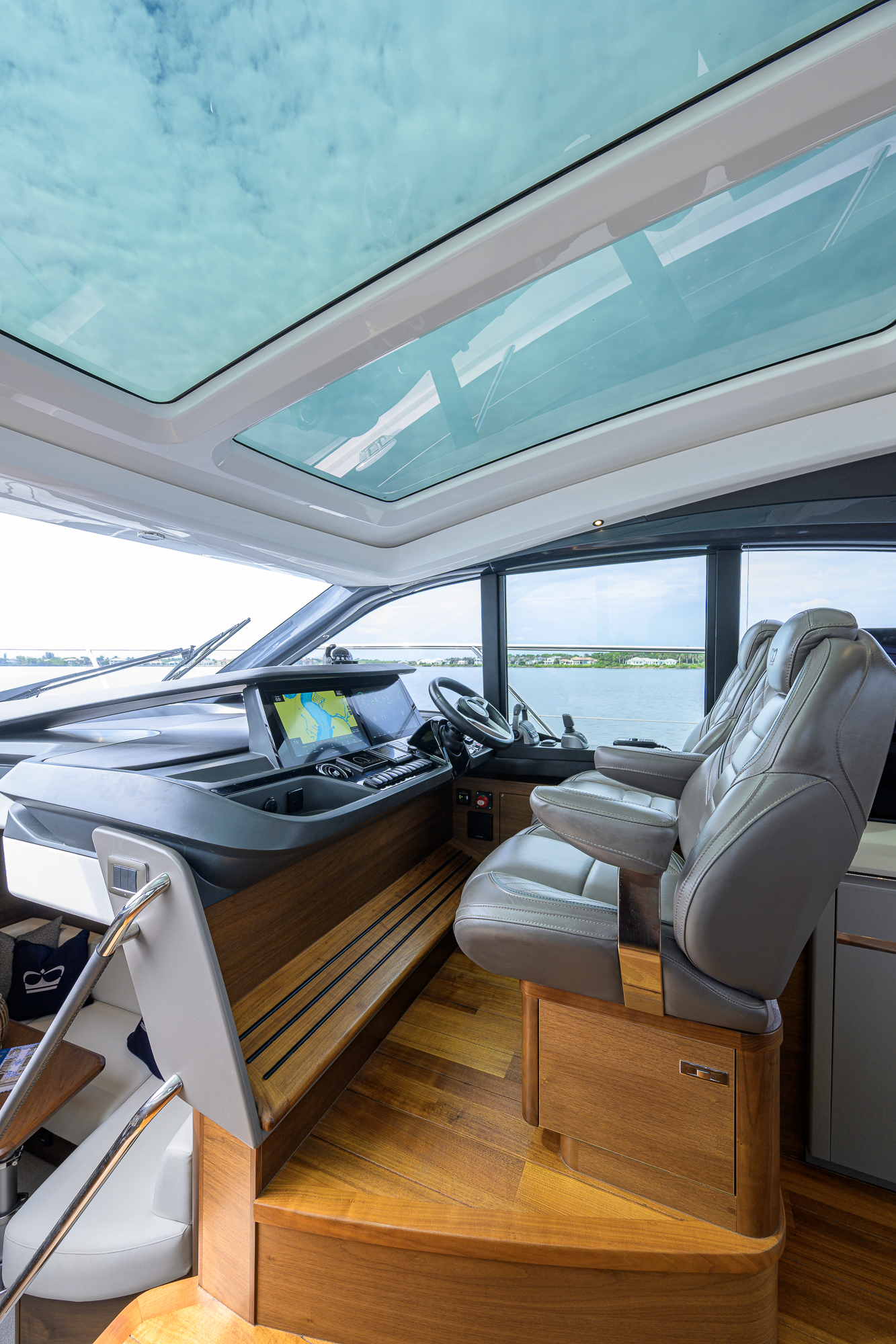Crown yacht photo 95