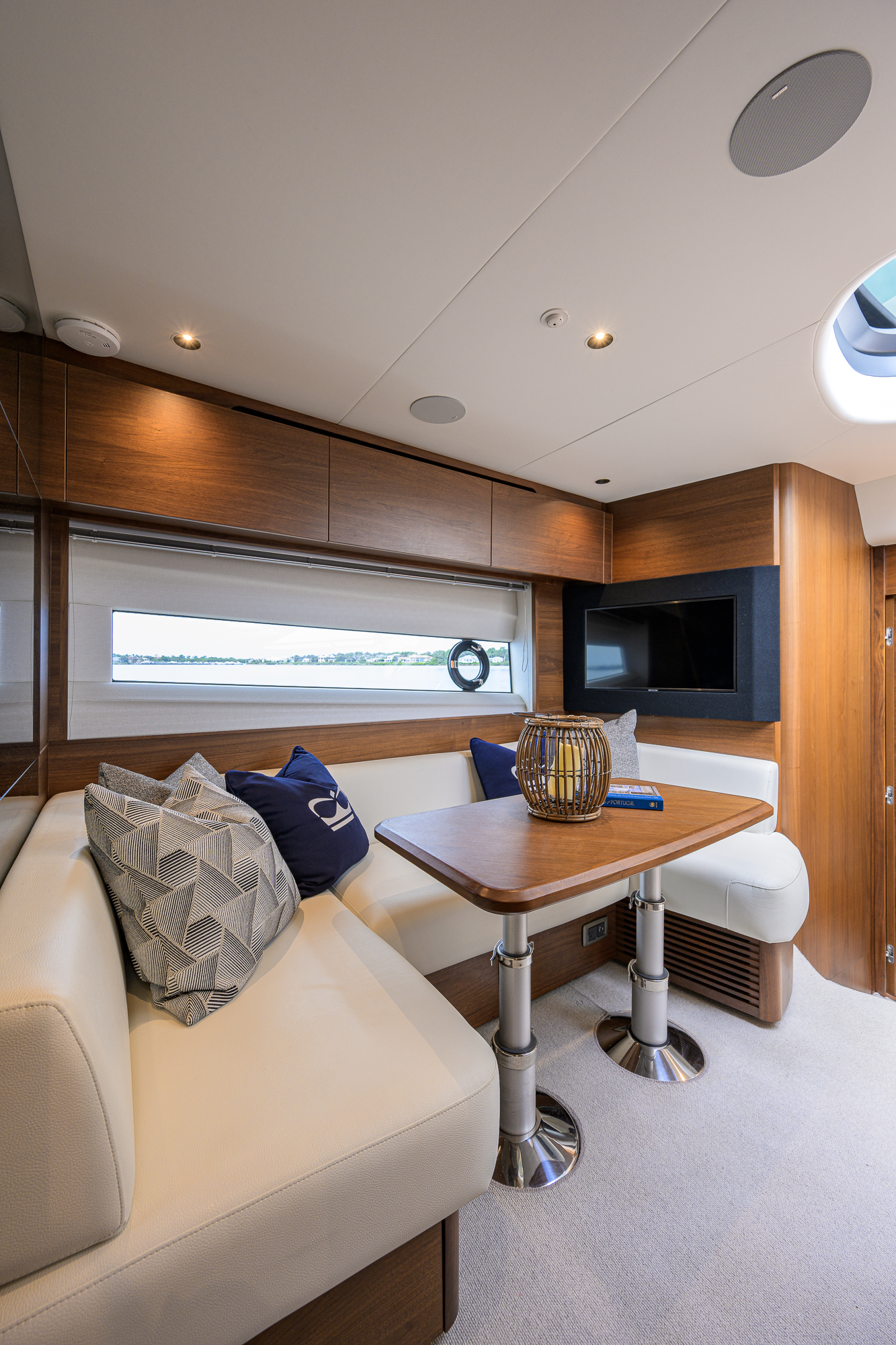 Crown yacht photo 77