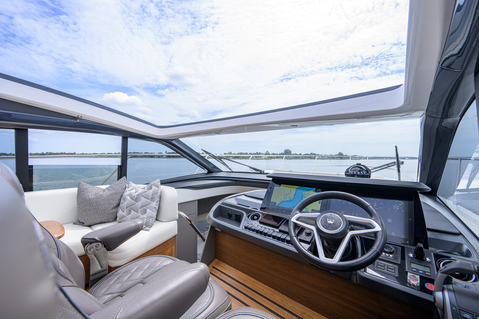 Crown yacht photo 103
