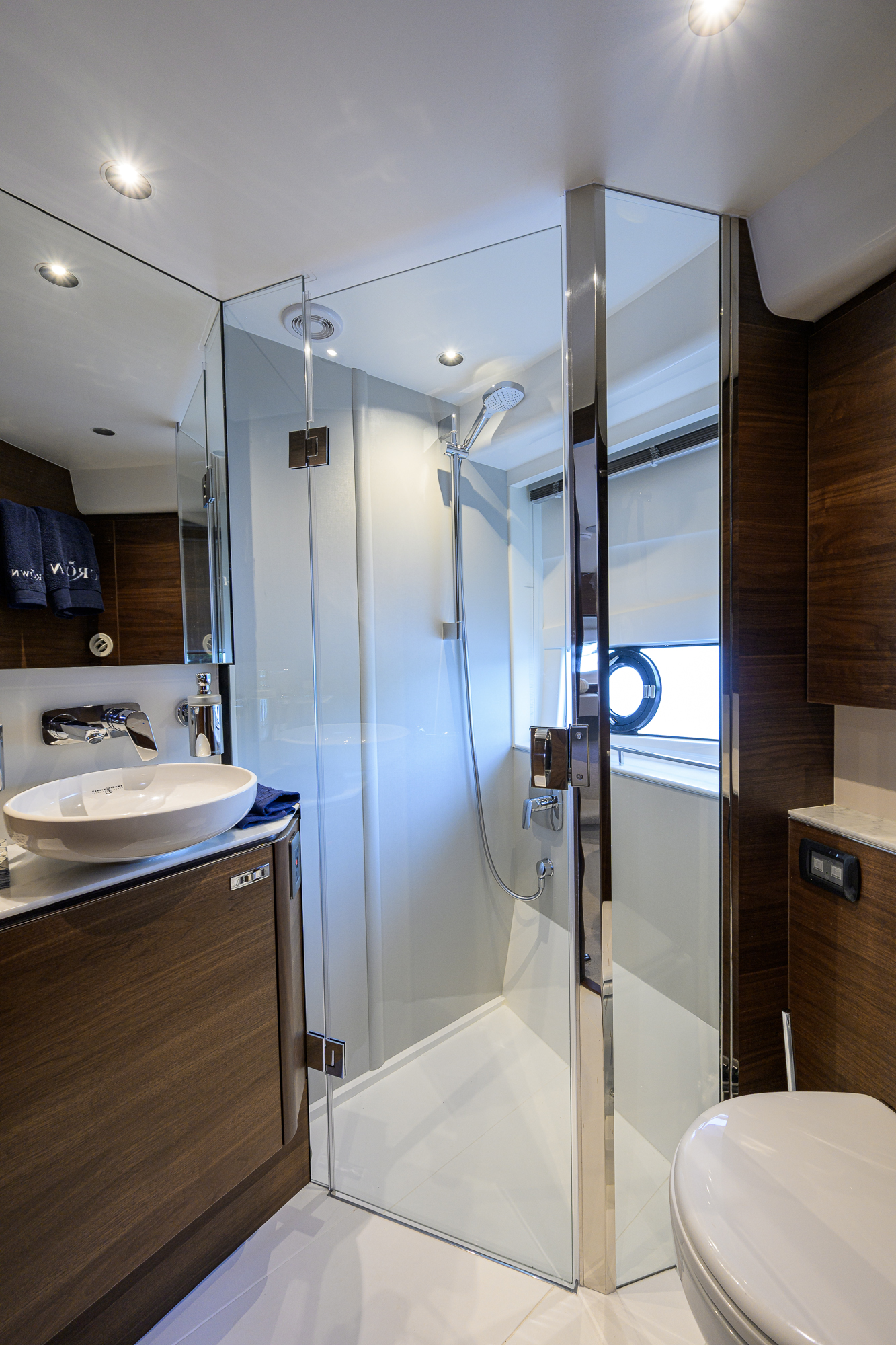 Crown yacht photo 115