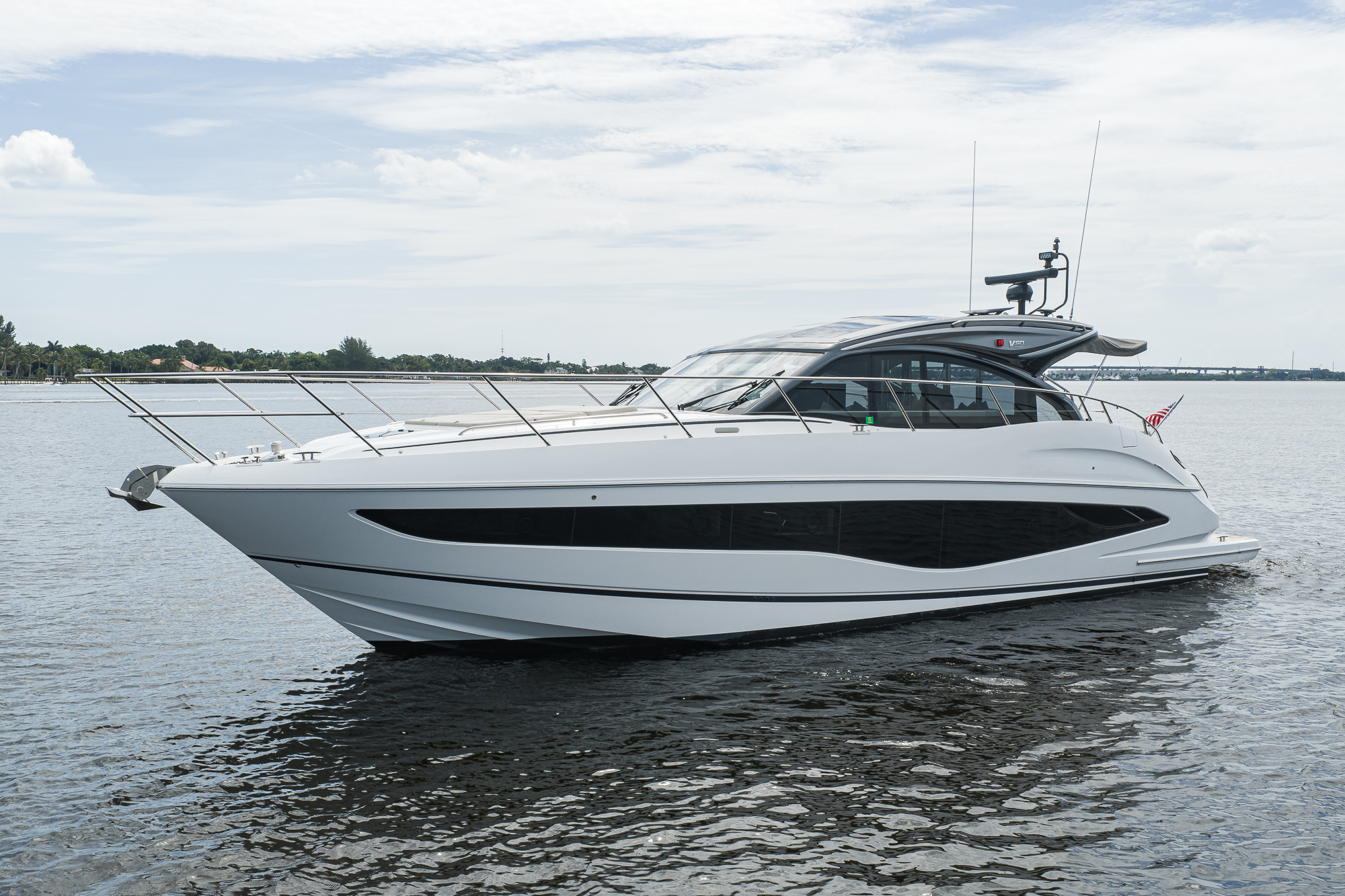 Crown yacht photo 6