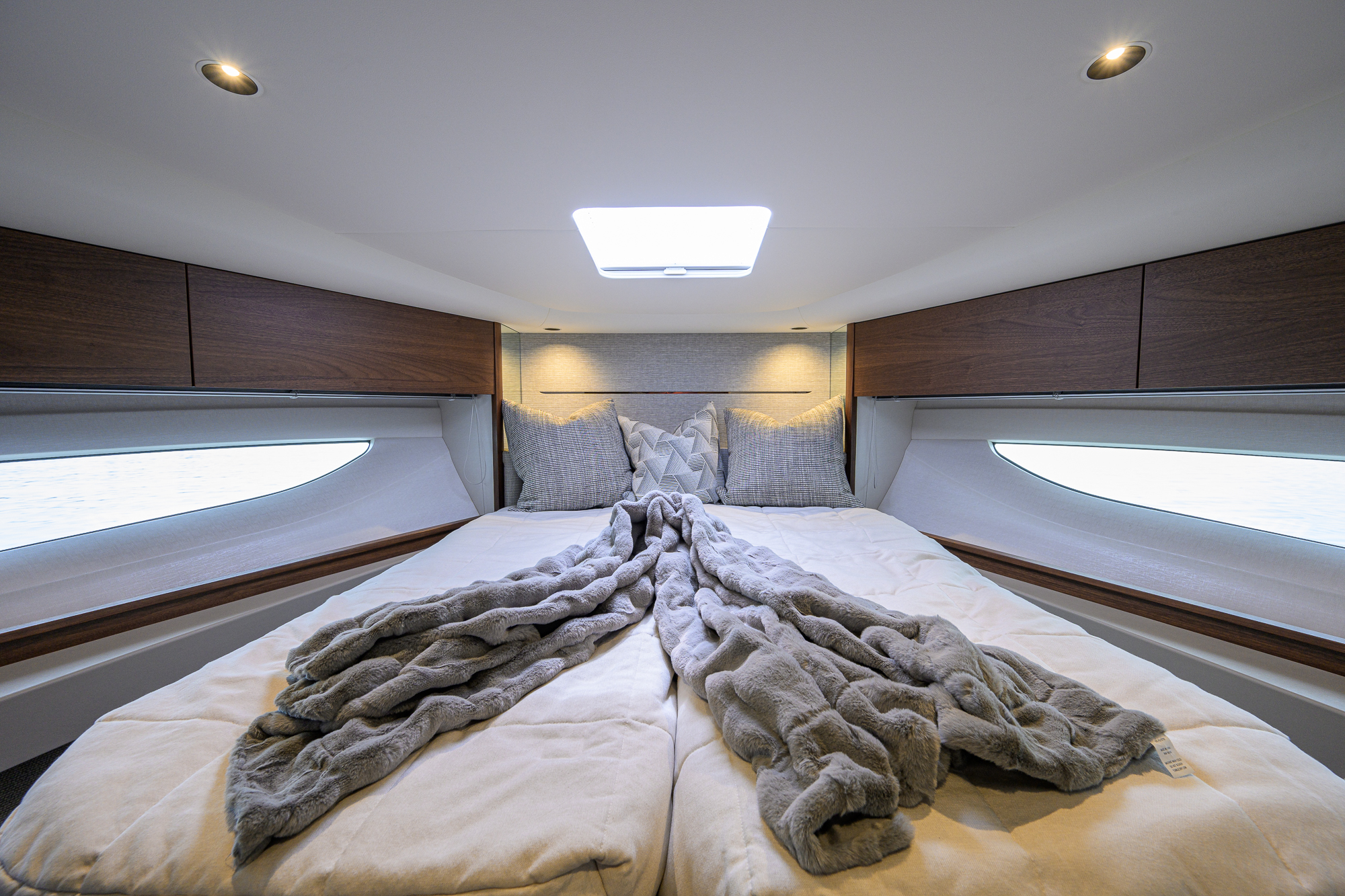 Crown yacht photo 105