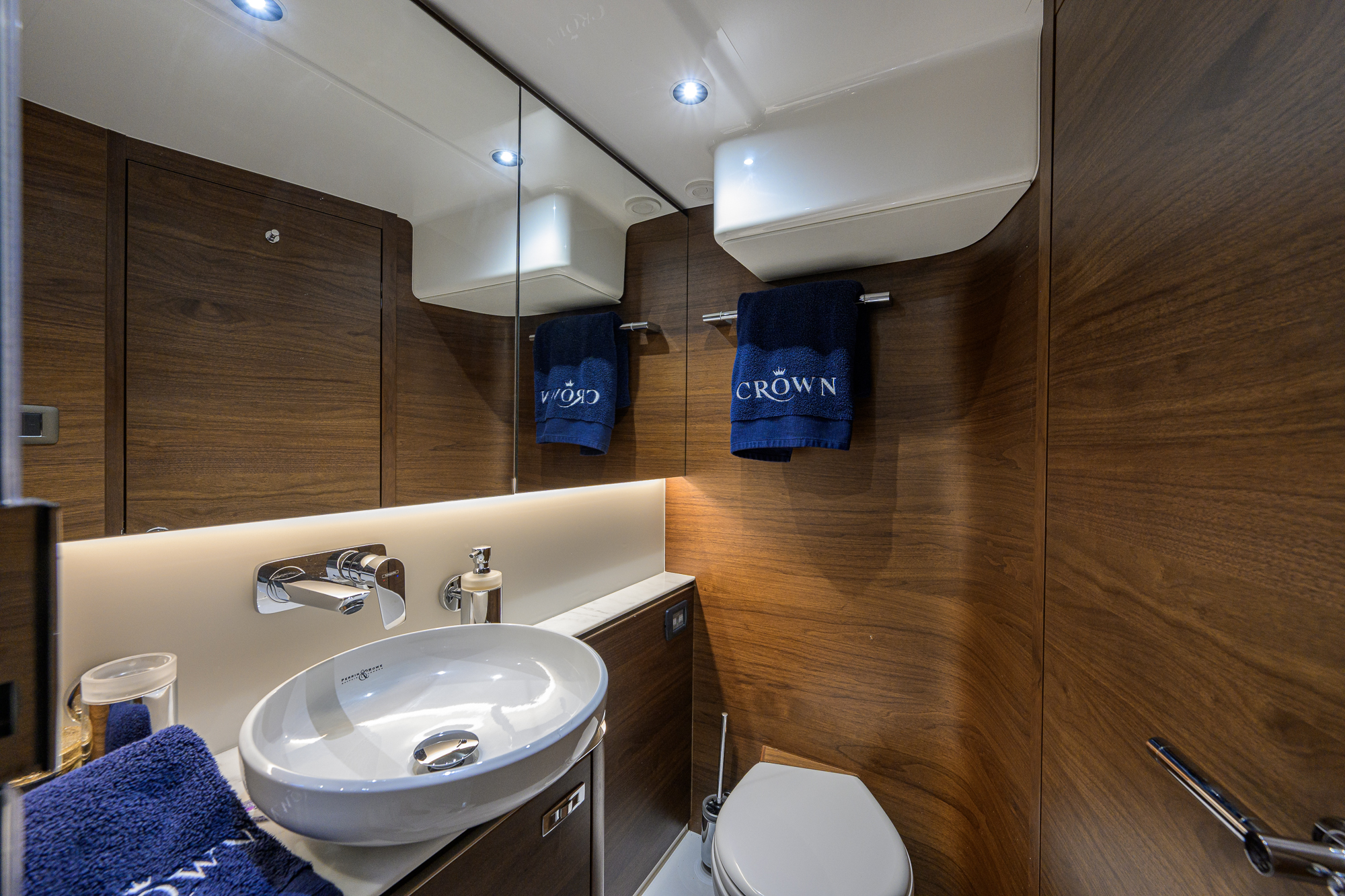 Crown yacht photo 131
