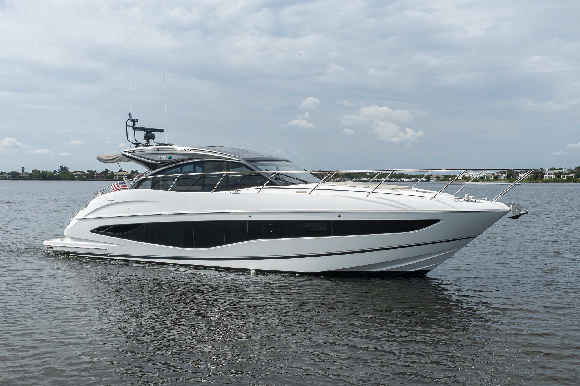 Crown yacht photo 3