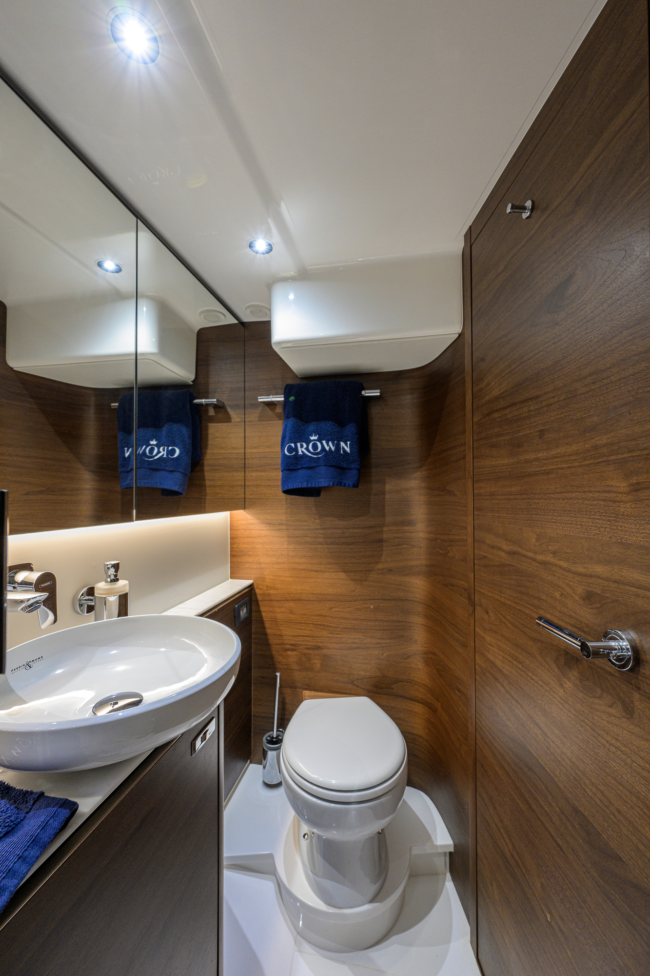 Crown yacht photo 130