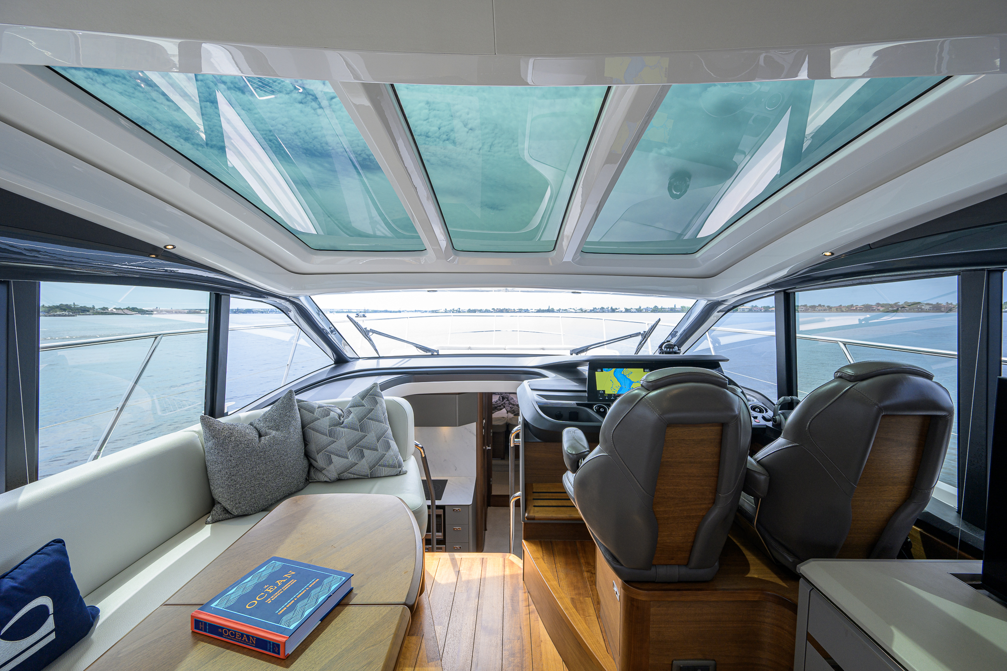 Crown yacht photo 88