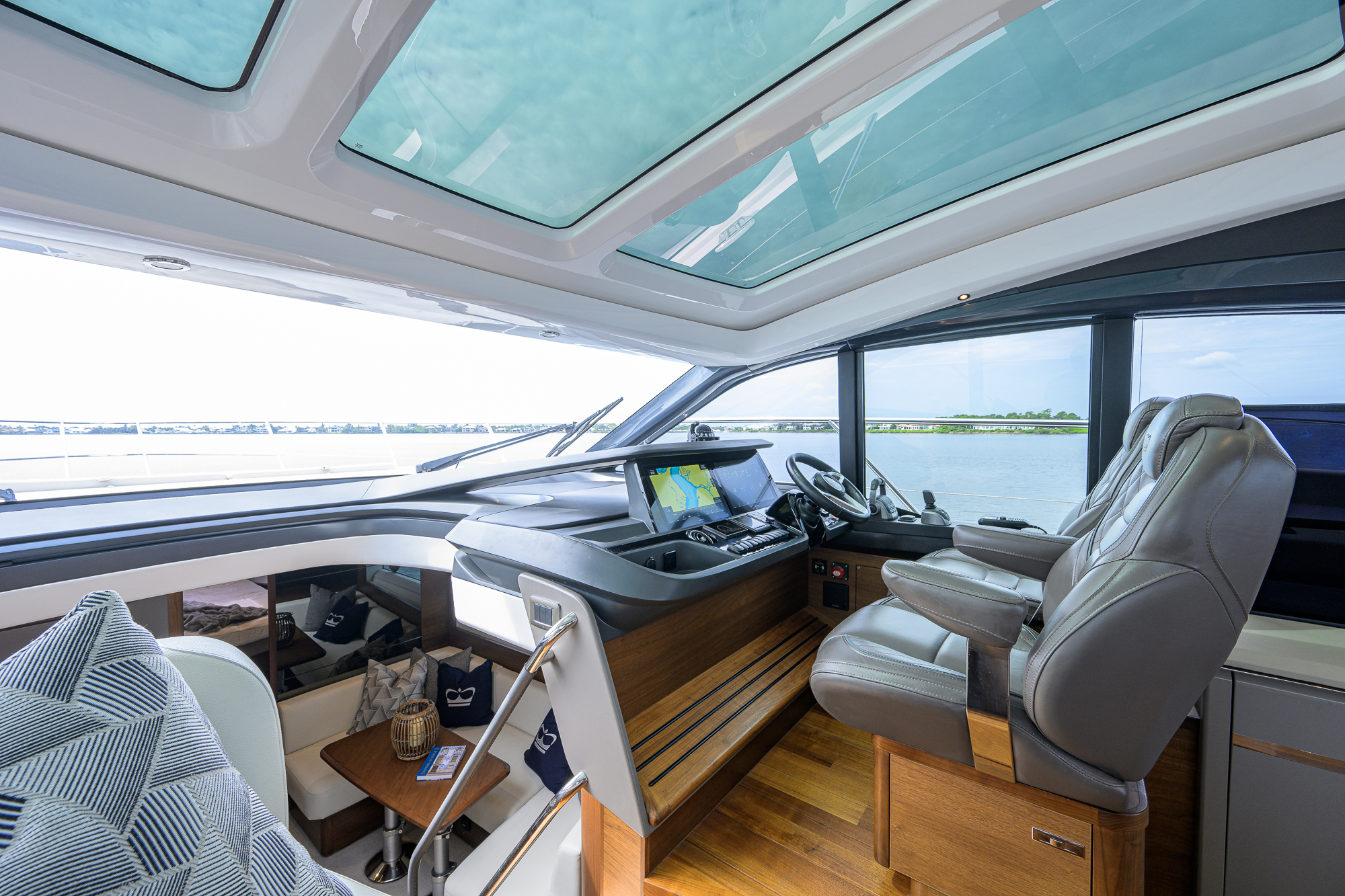 Crown yacht photo 100