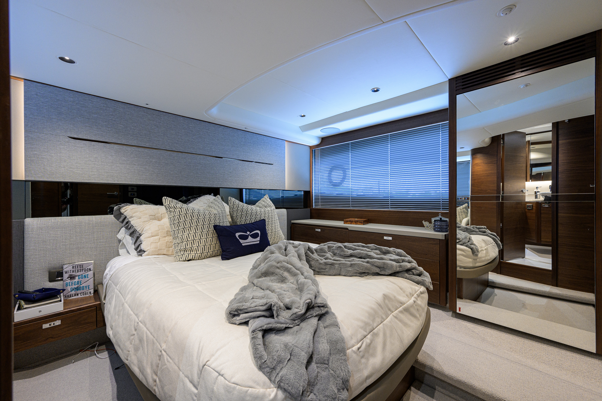 Crown yacht photo 118