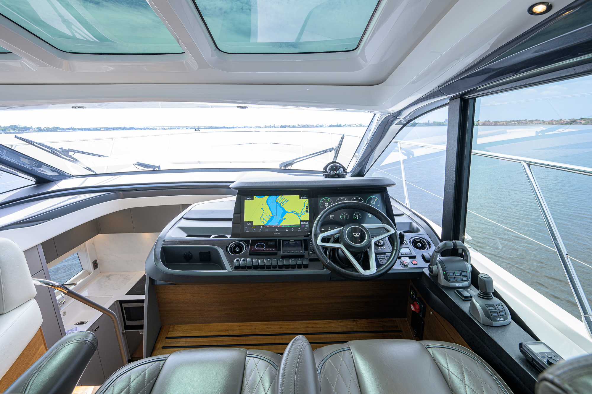Crown yacht photo 97