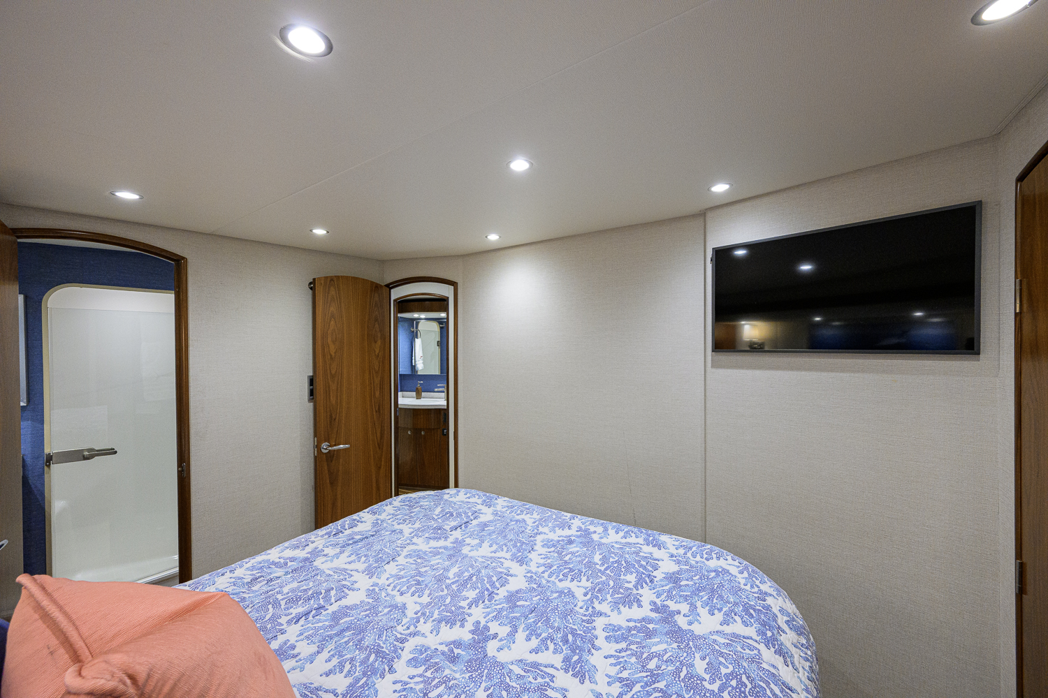 Following Seas yacht photo 95