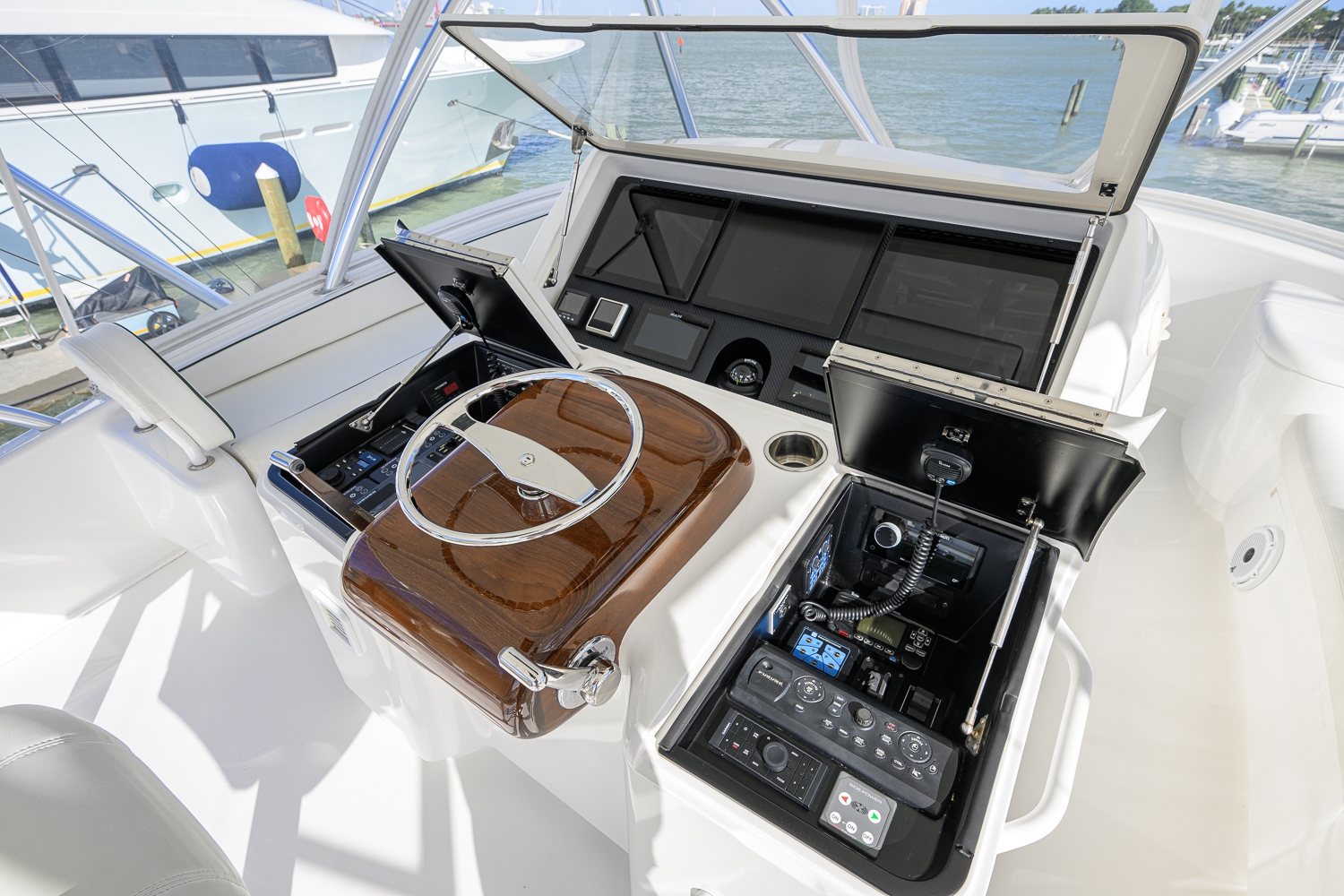 Following Seas yacht photo 28
