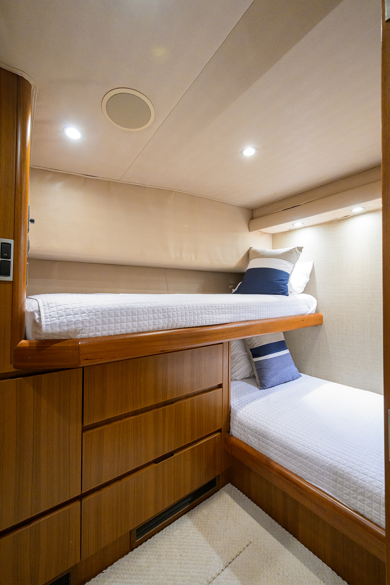Pryorities yacht photo 78