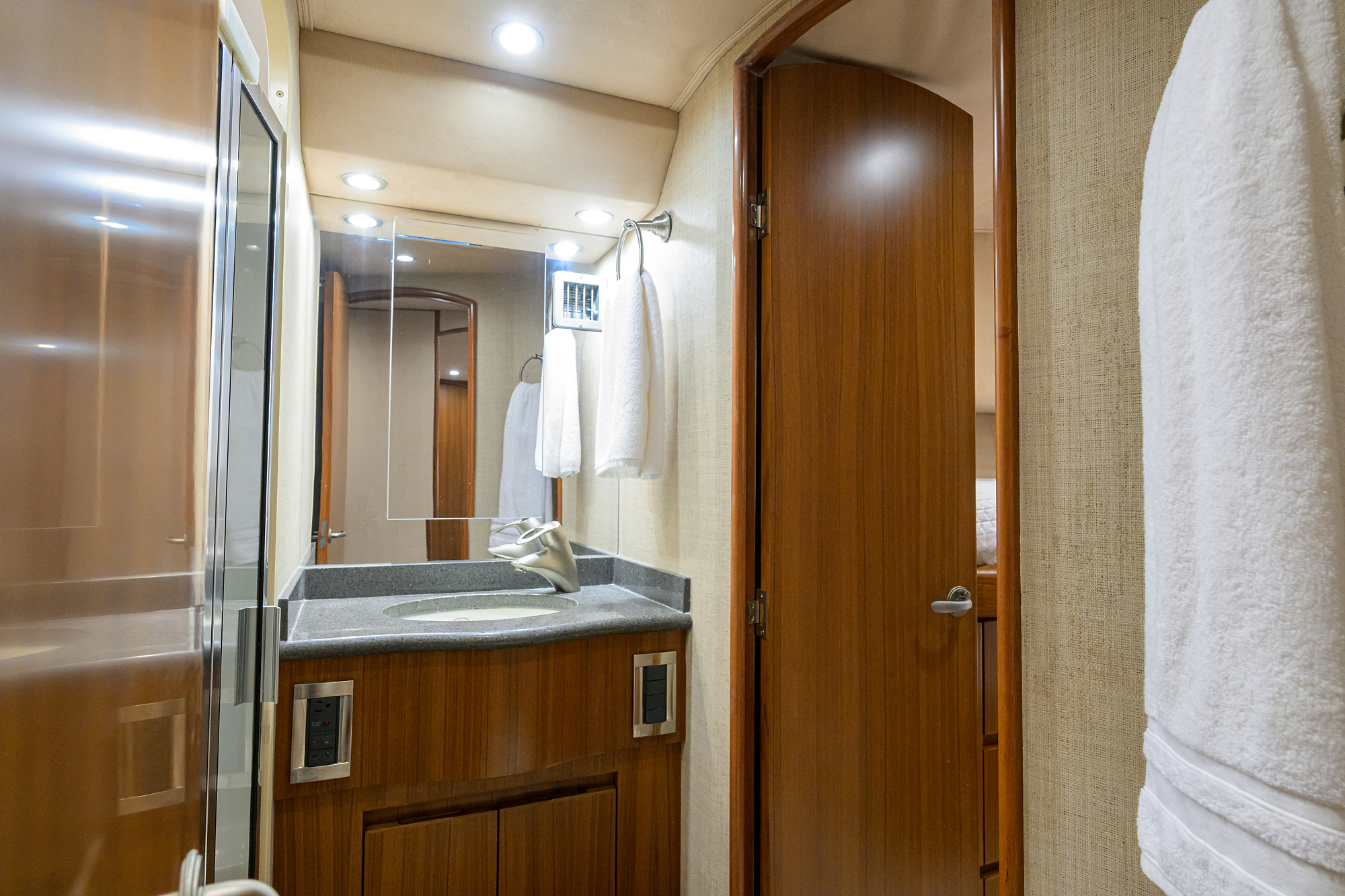 Pryorities yacht photo 84