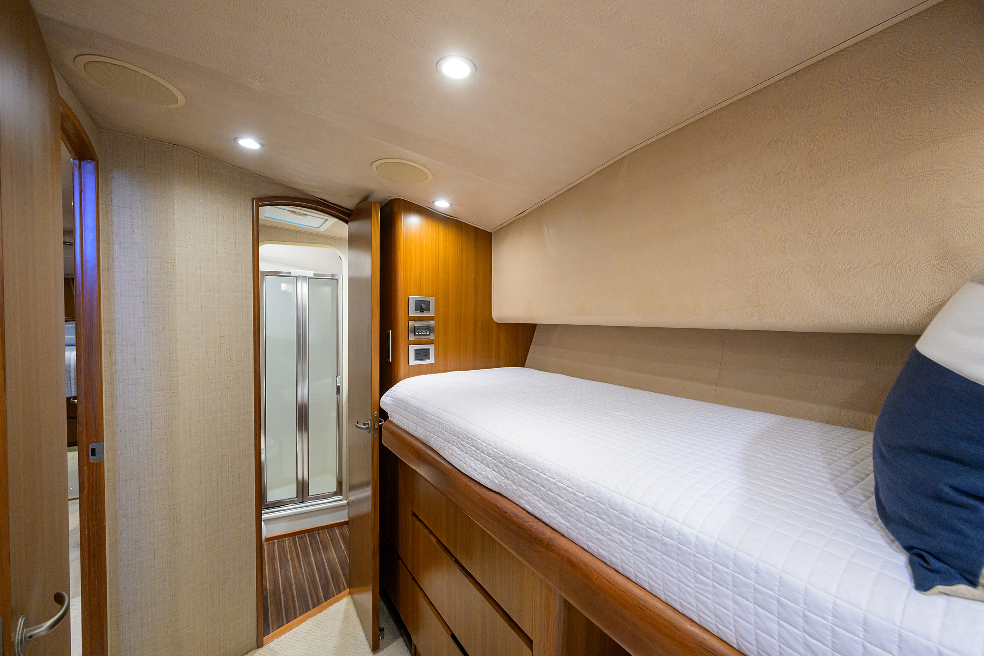 Pryorities yacht photo 82