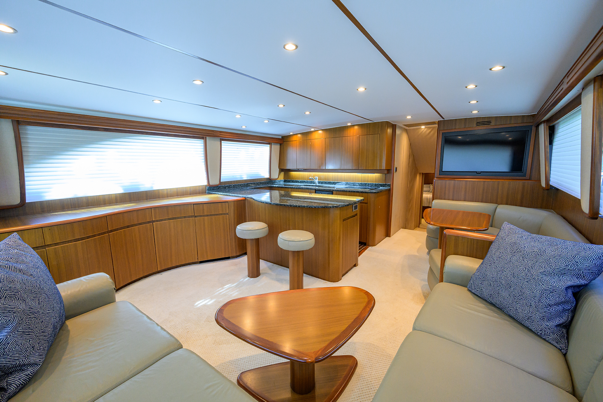Pryorities yacht photo 57