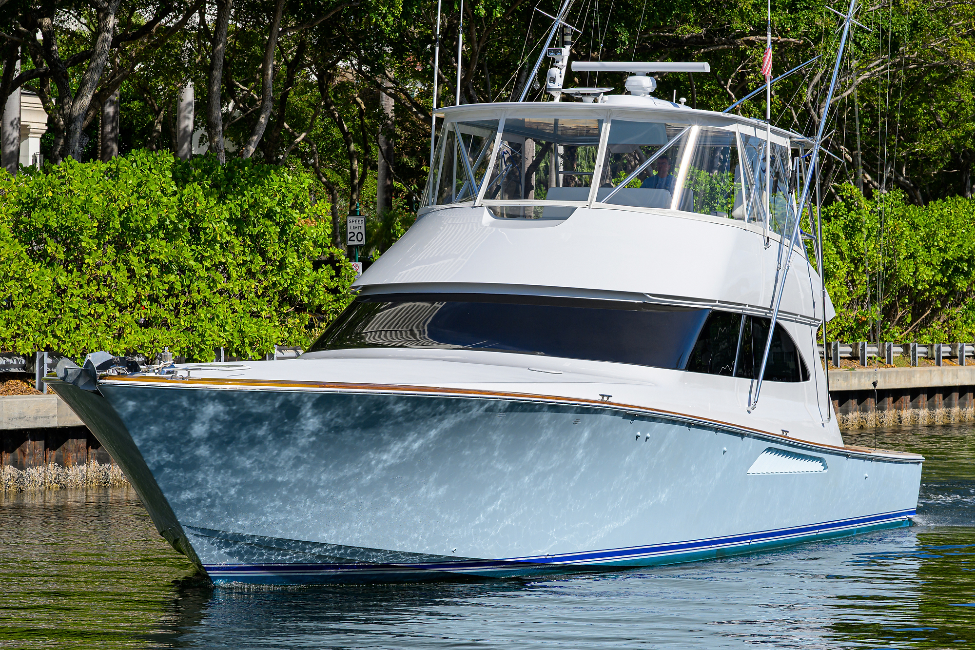 Pryorities yacht photo 6