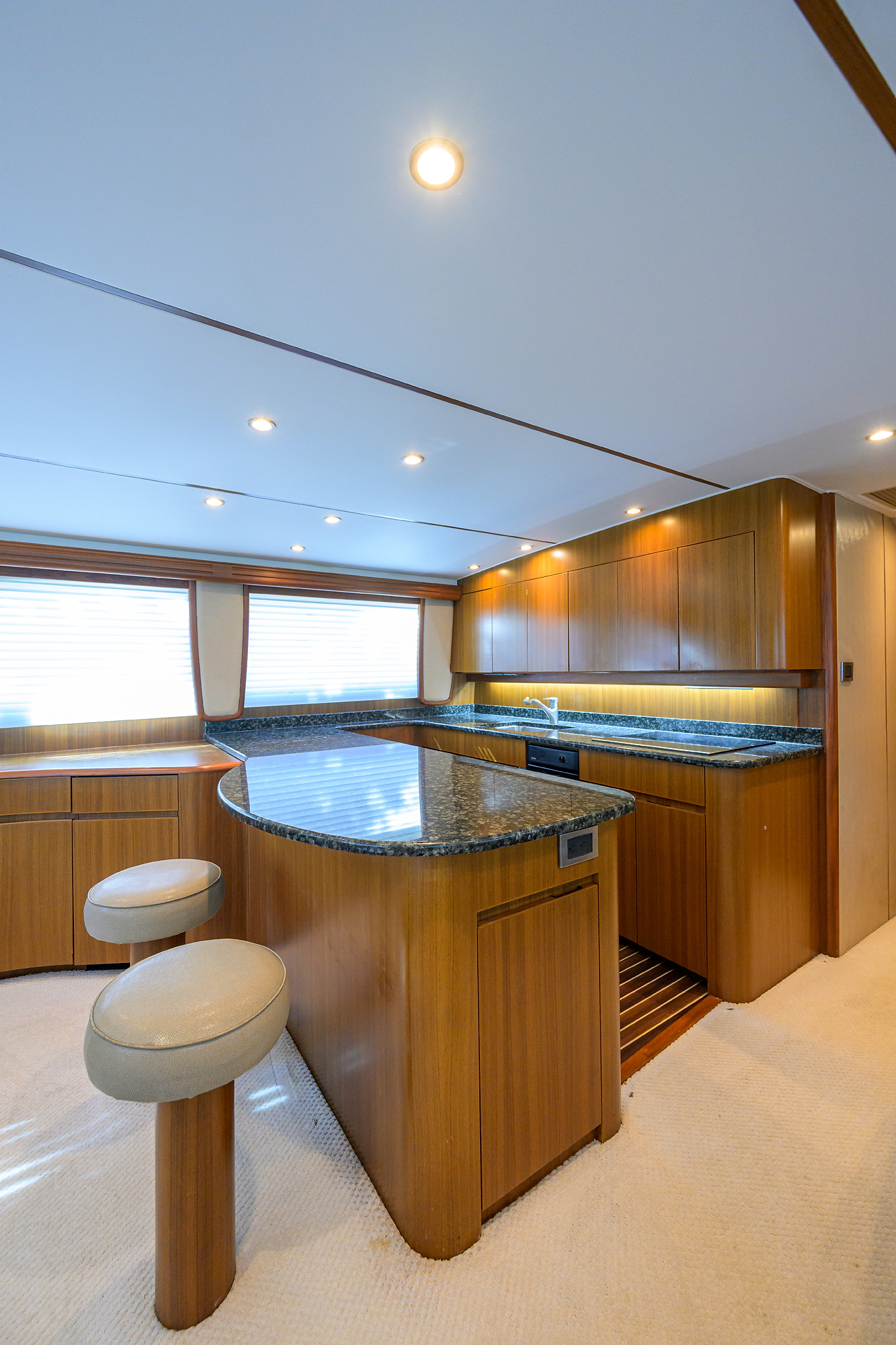 Pryorities yacht photo 59