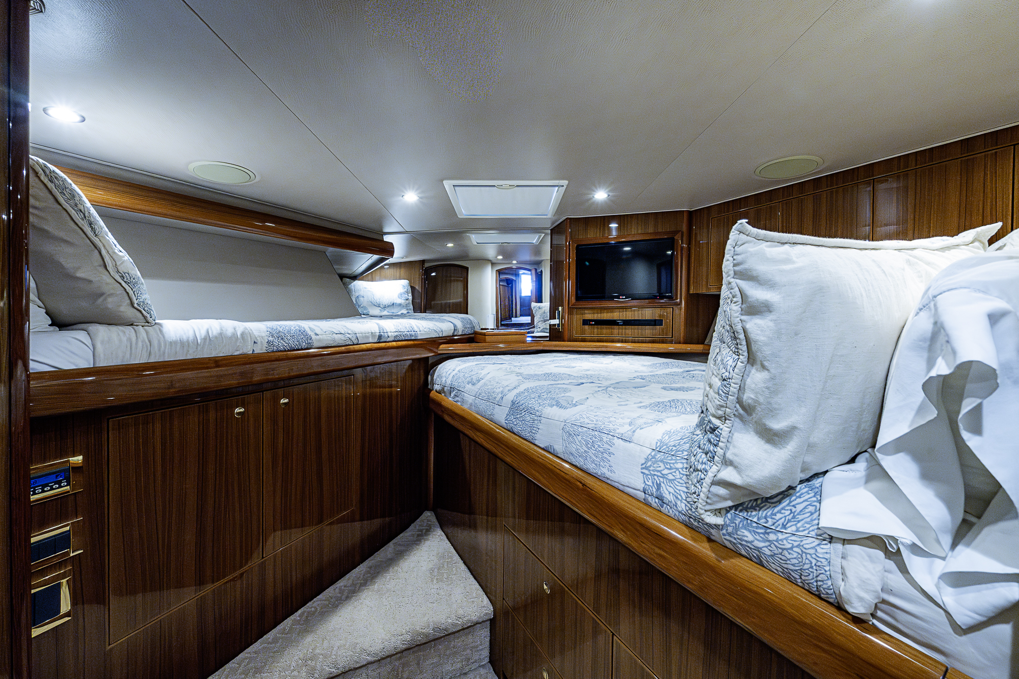 Big Blue yacht photo 95