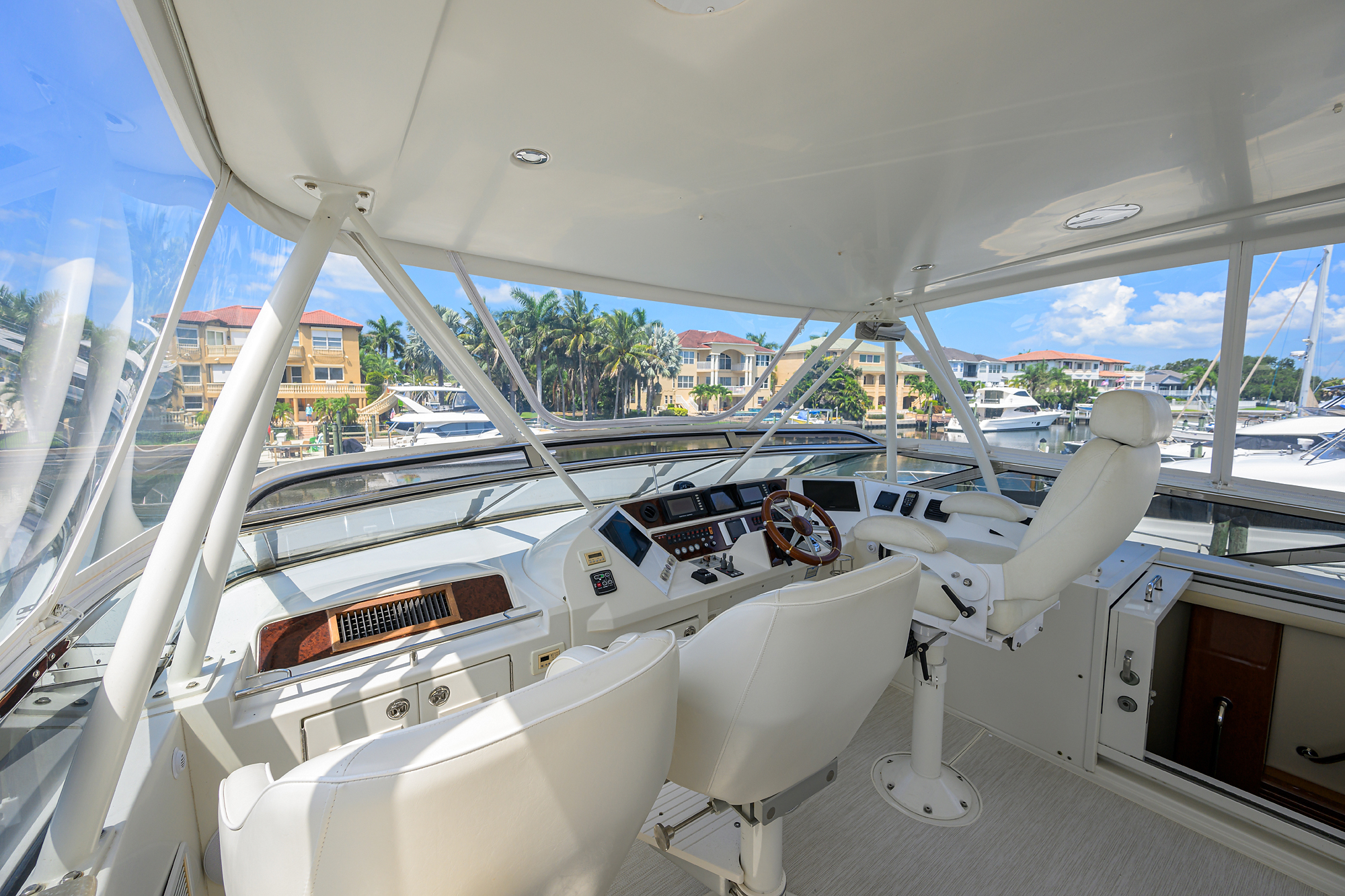 Vol Aboard yacht photo 31