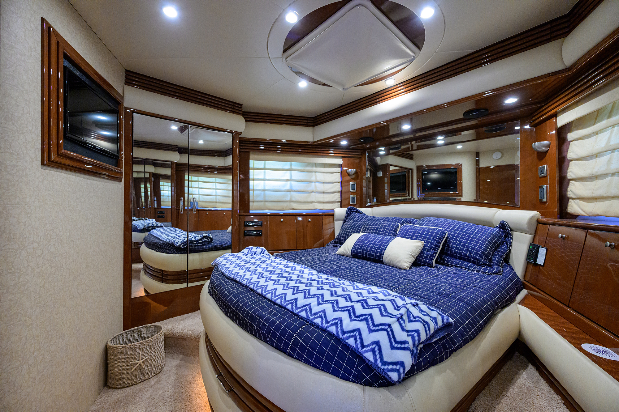 Vol Aboard yacht photo 88