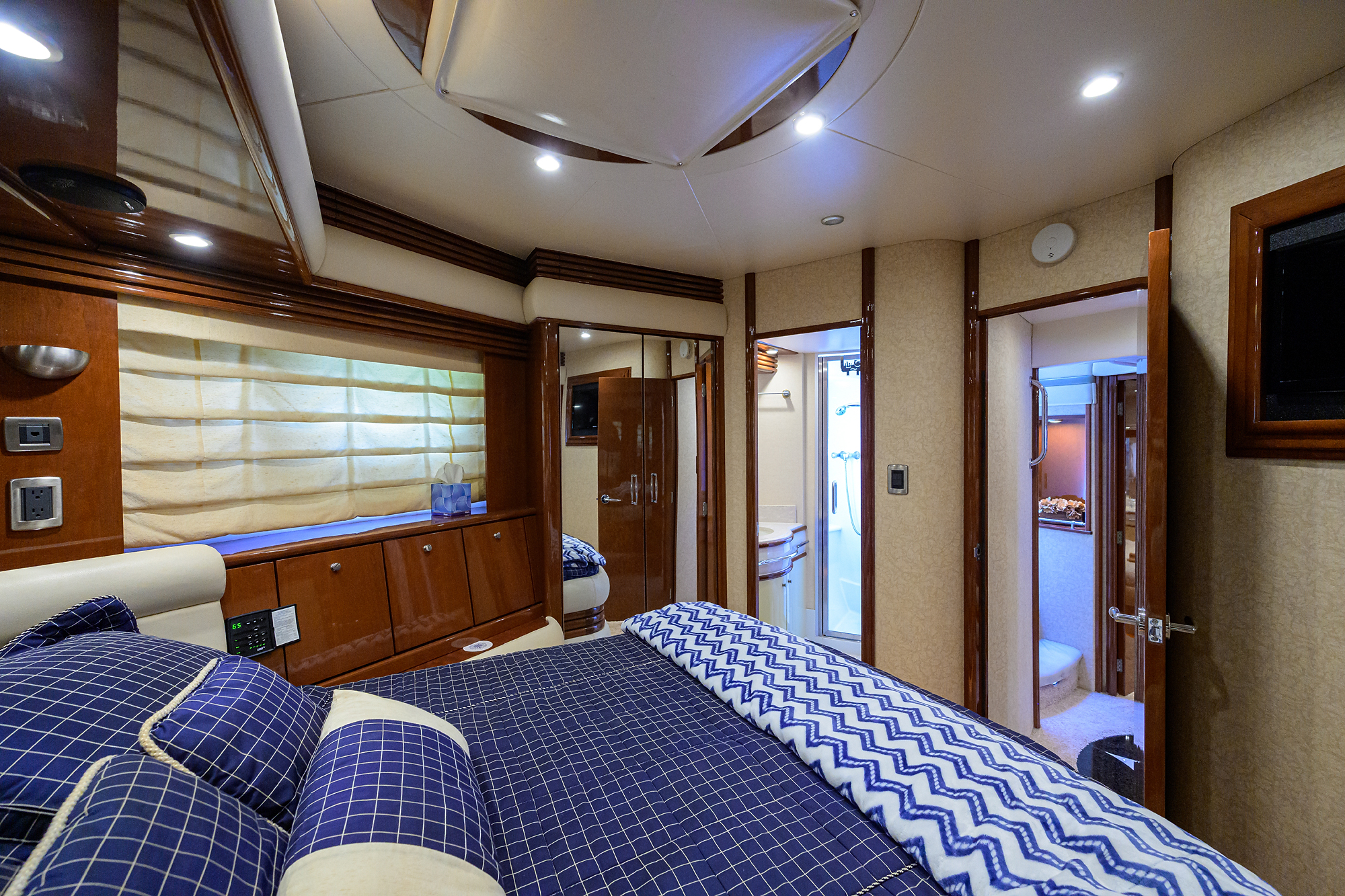 Vol Aboard yacht photo 89