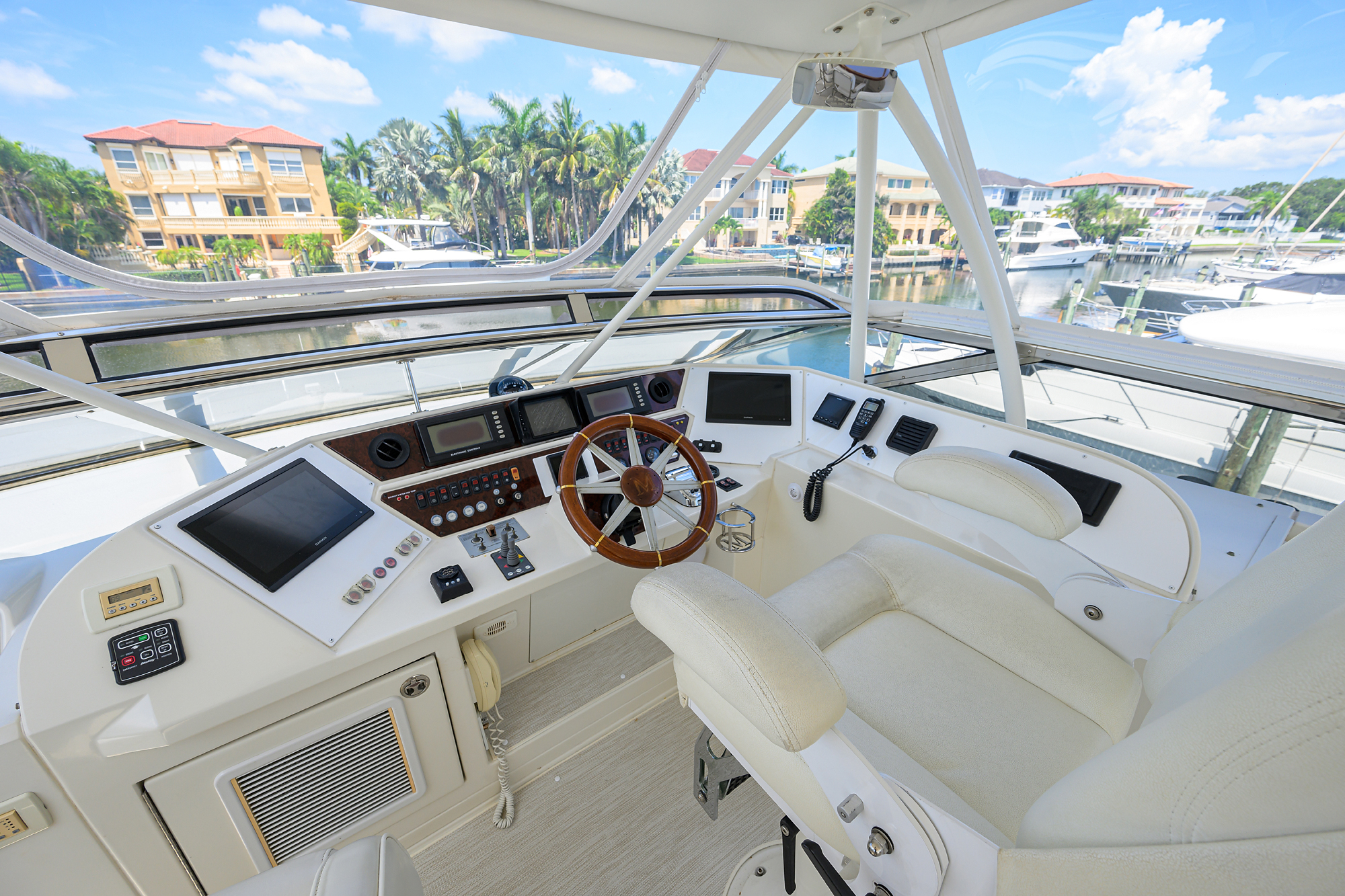Vol Aboard yacht photo 30