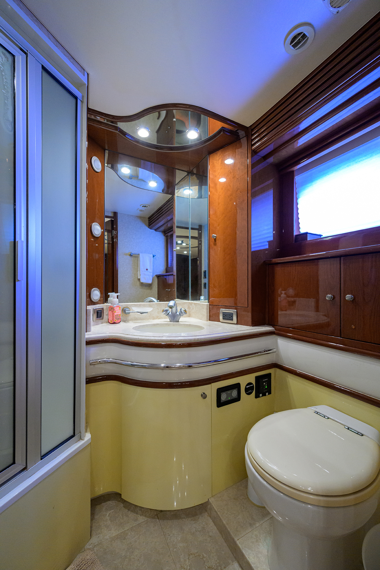 Vol Aboard yacht photo 110