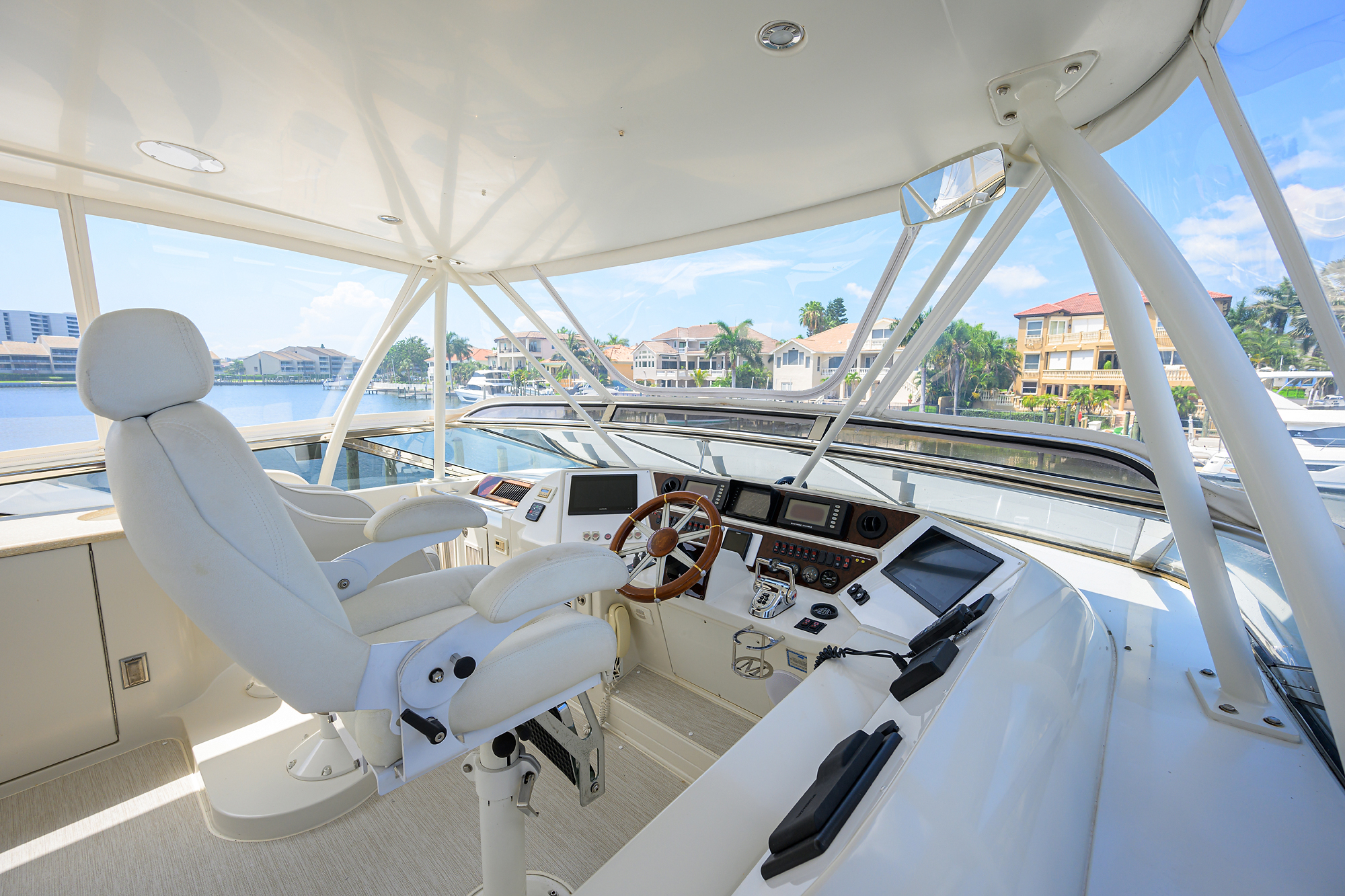 Vol Aboard yacht photo 28