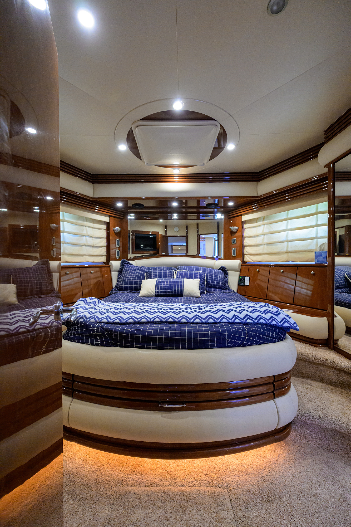Vol Aboard yacht photo 86