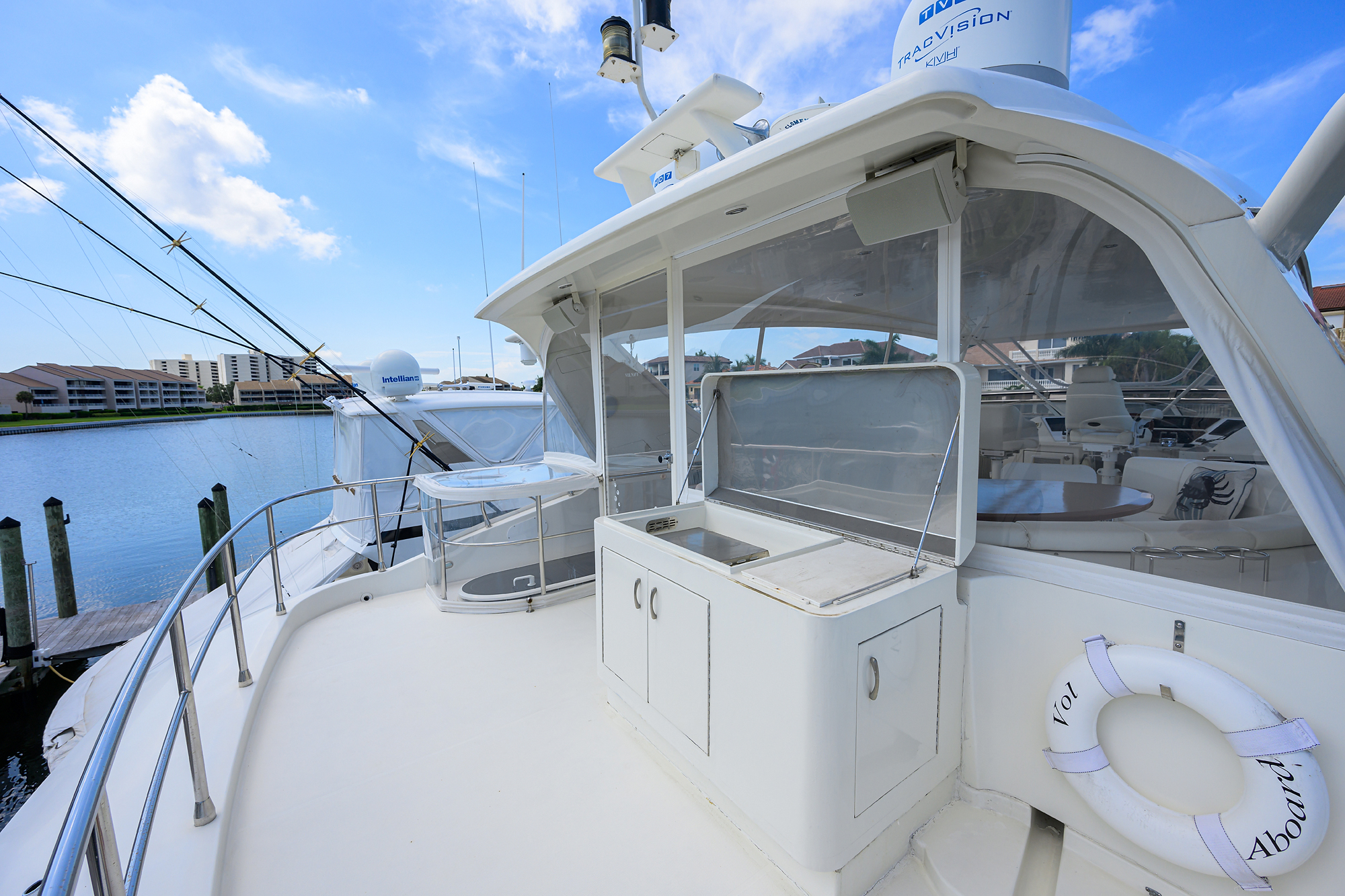 Vol Aboard yacht photo 18