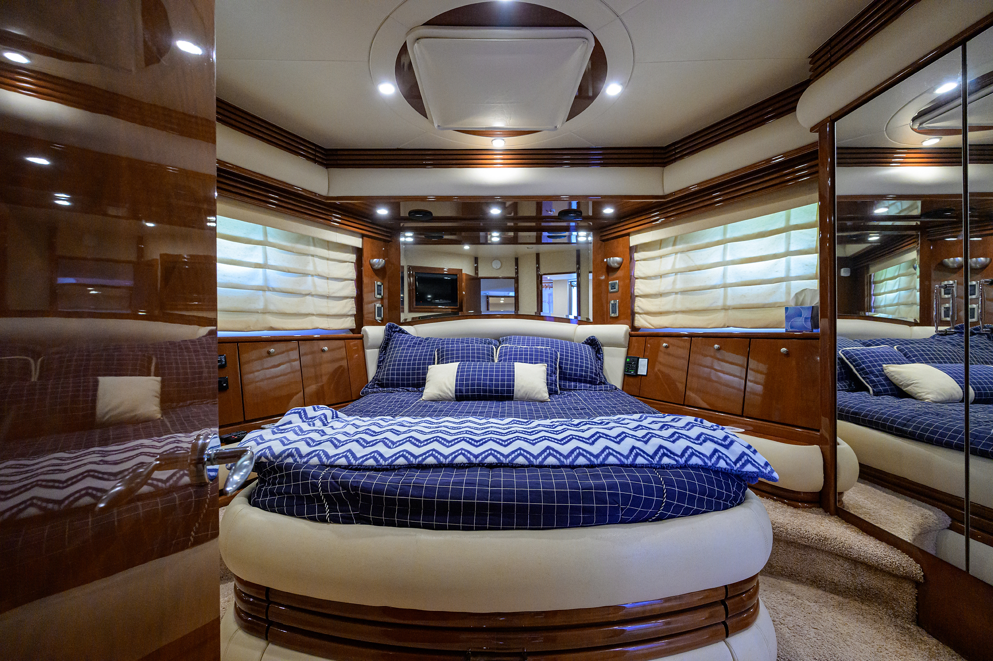 Vol Aboard yacht photo 87