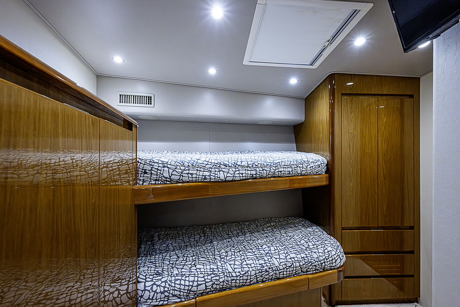 TEUSEAS yacht photo 95