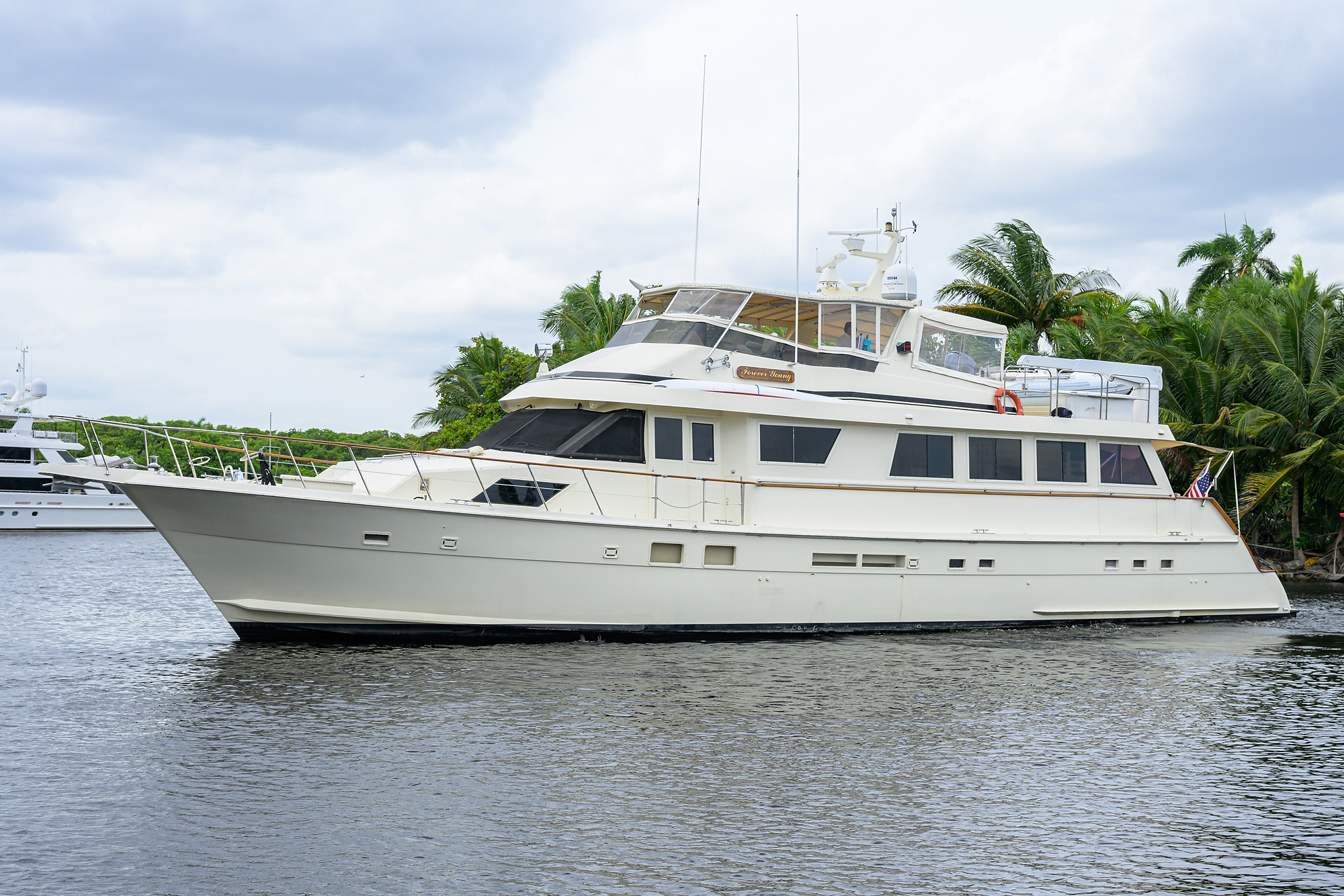 Forever Young yacht photo 7