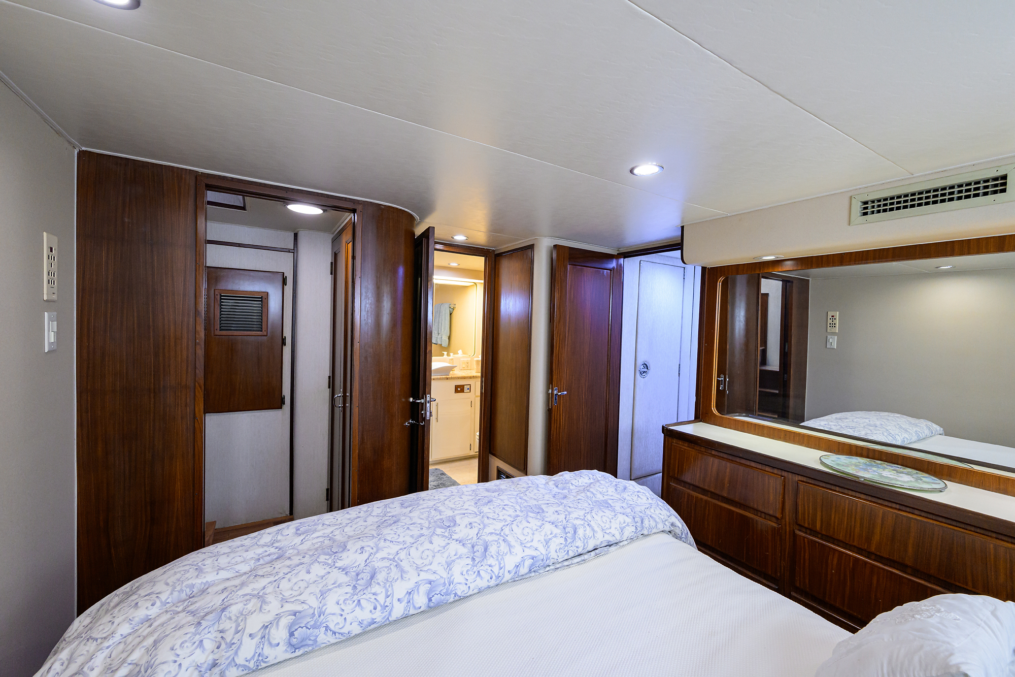 Forever Young yacht photo 131