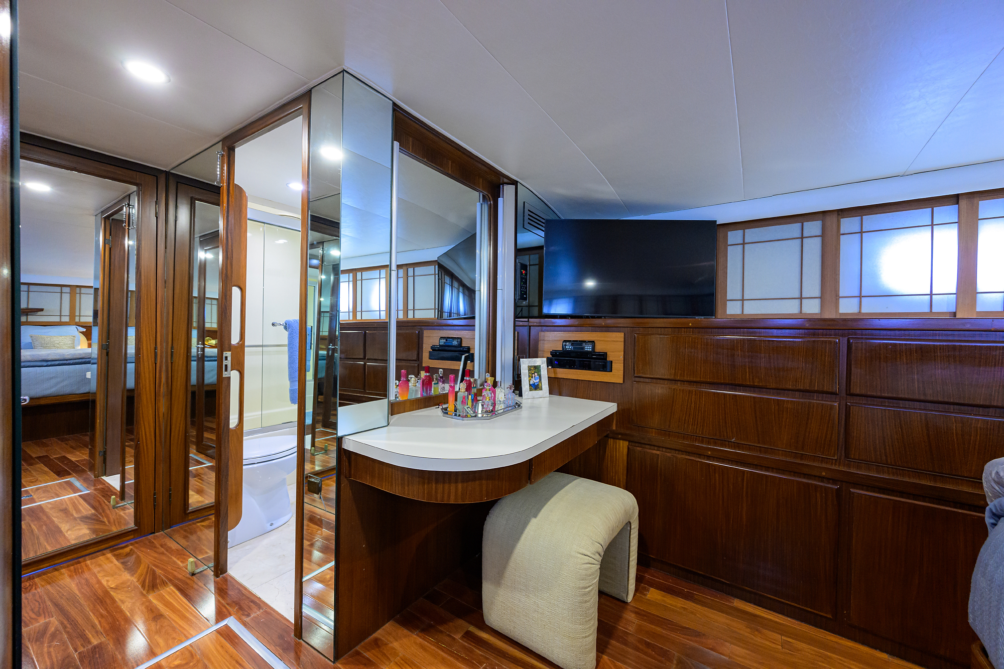 Forever Young yacht photo 146