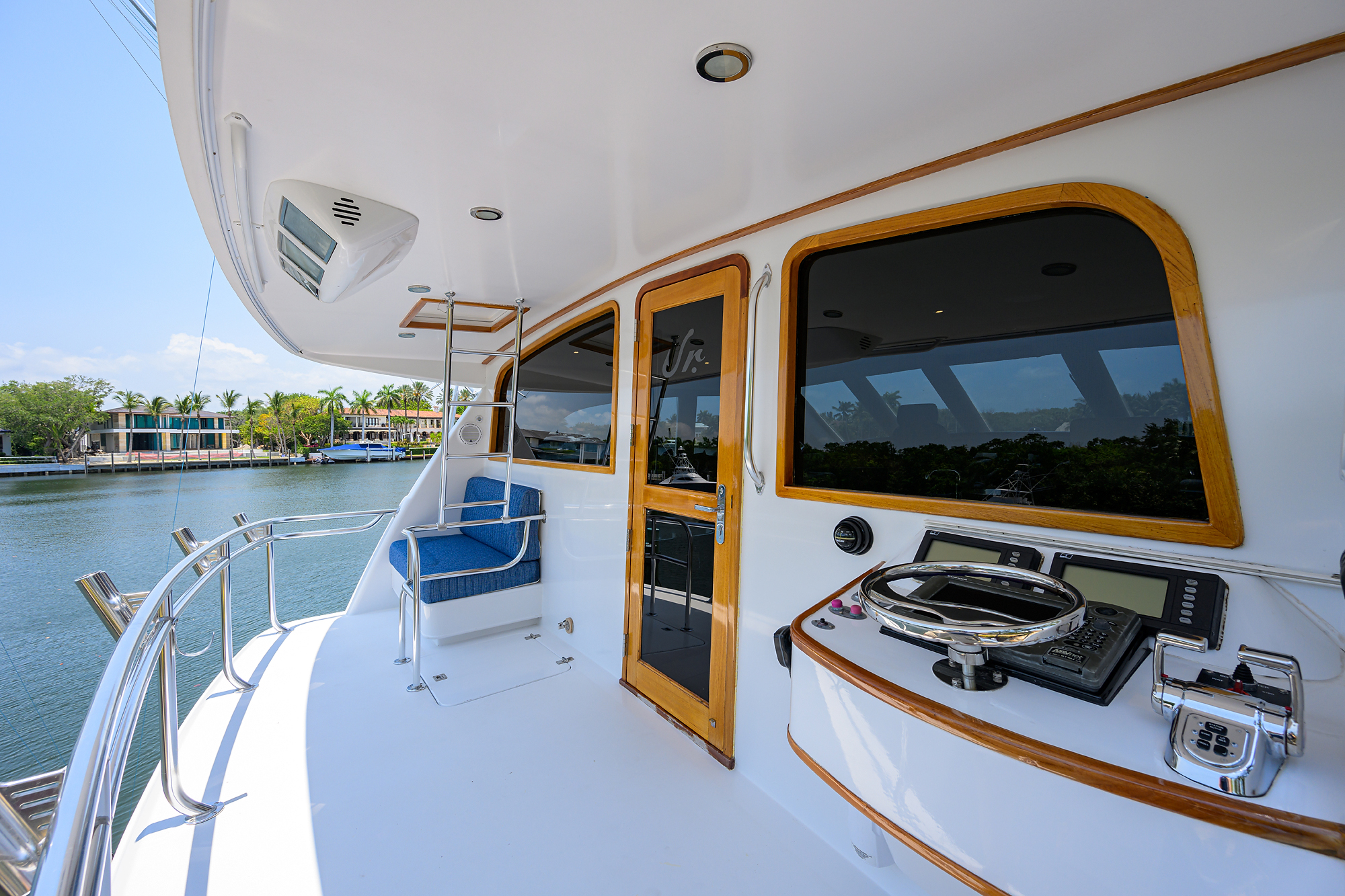 JR yacht photo 46