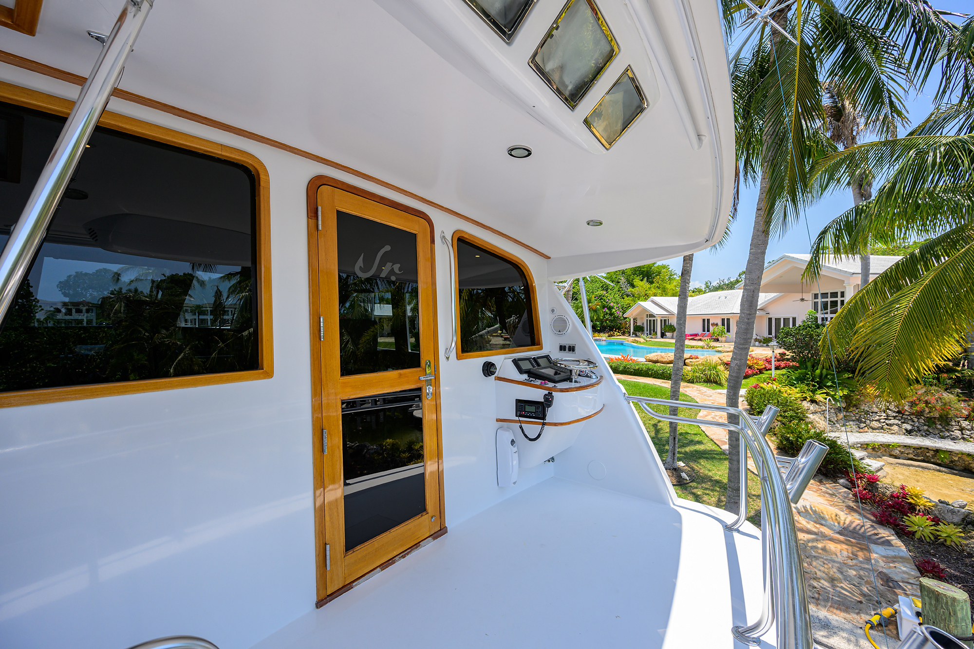 JR yacht photo 44