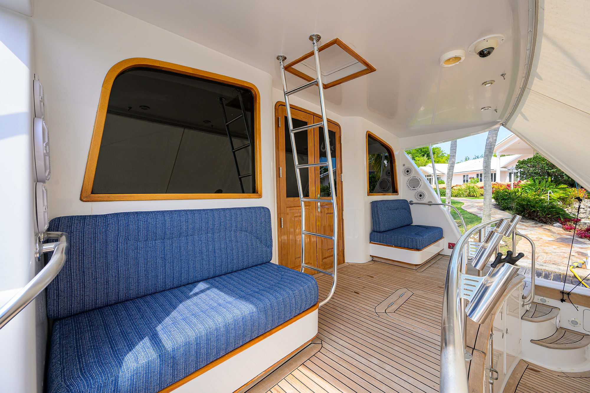 JR yacht photo 58