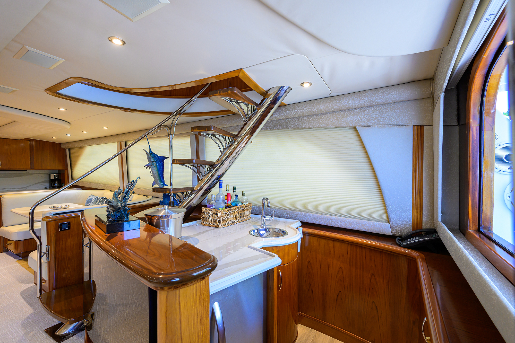 JR yacht photo 81