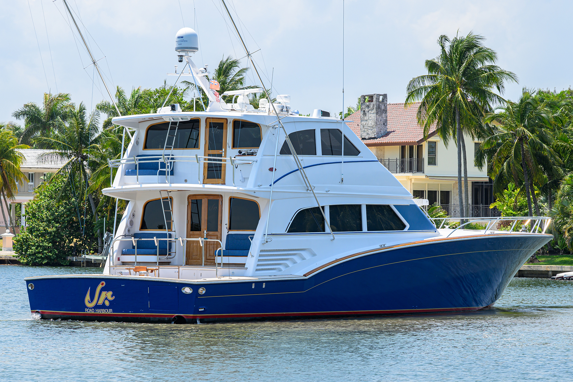 JR yacht photo 13