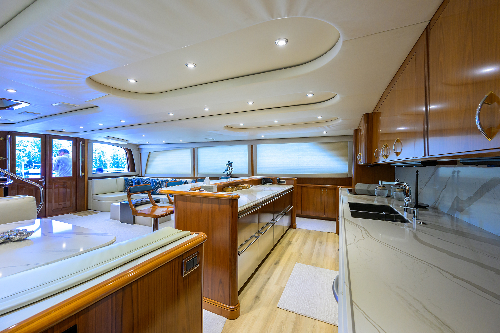 JR yacht photo 91