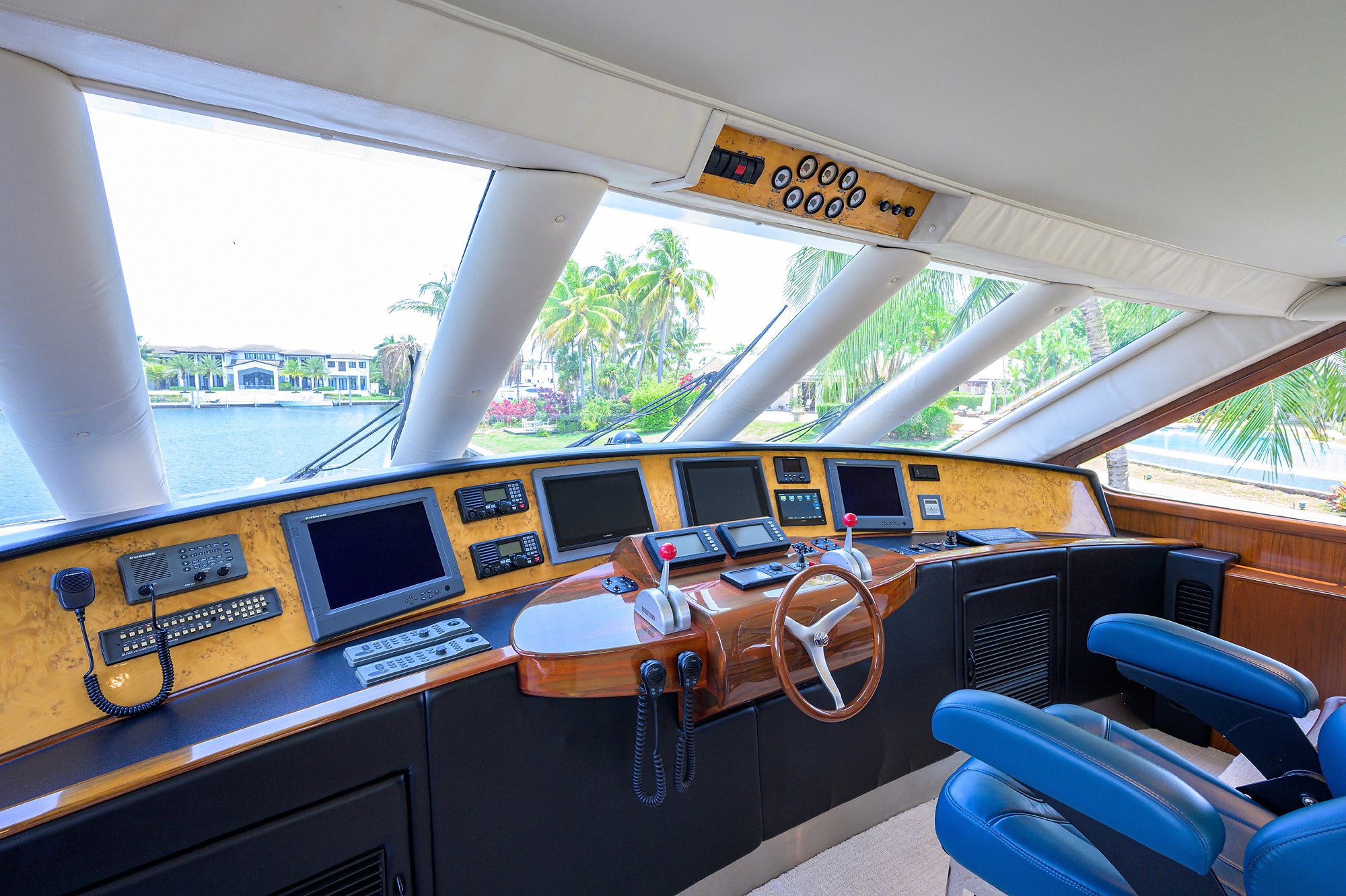 JR yacht photo 39