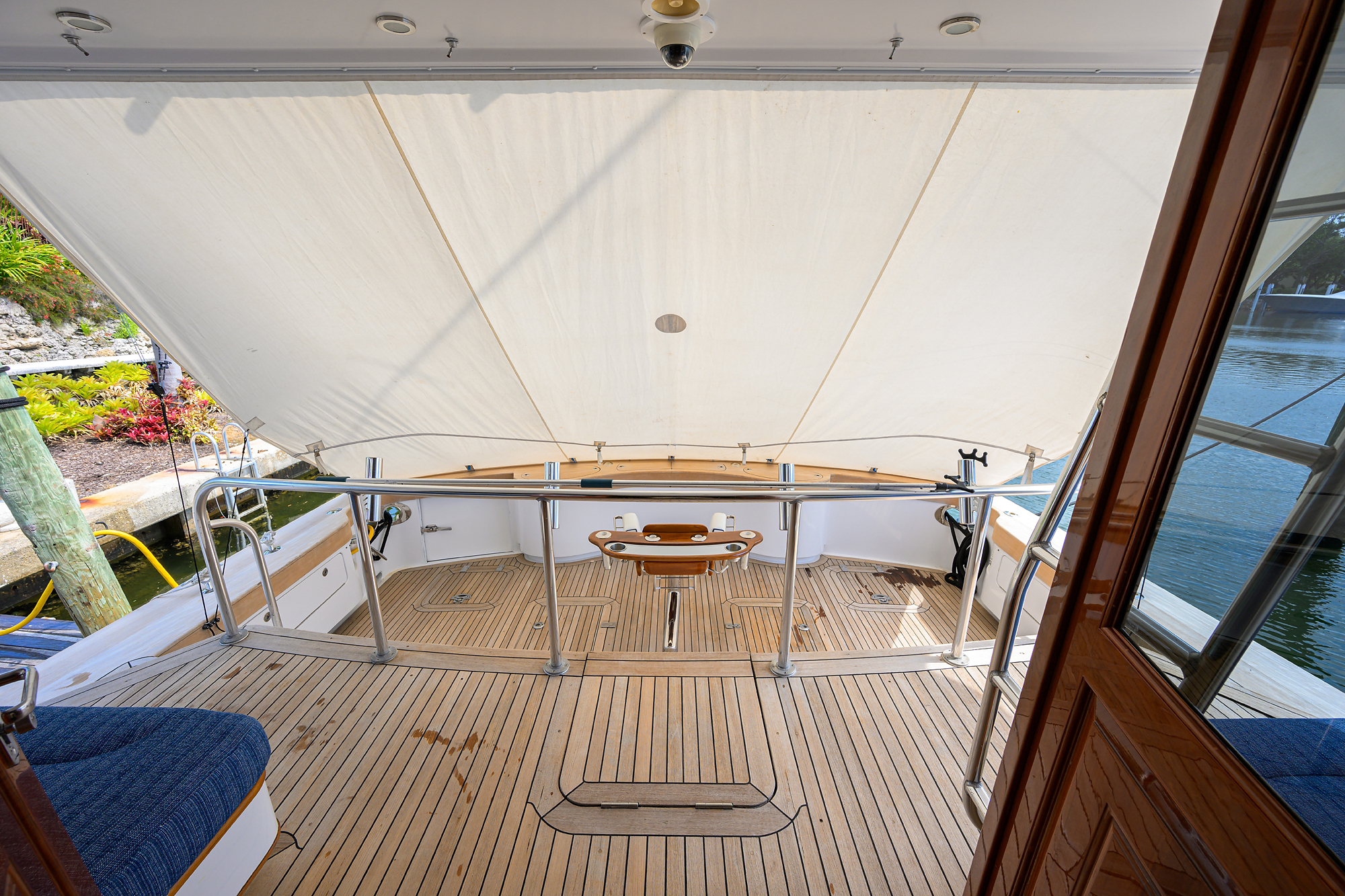 JR yacht photo 50