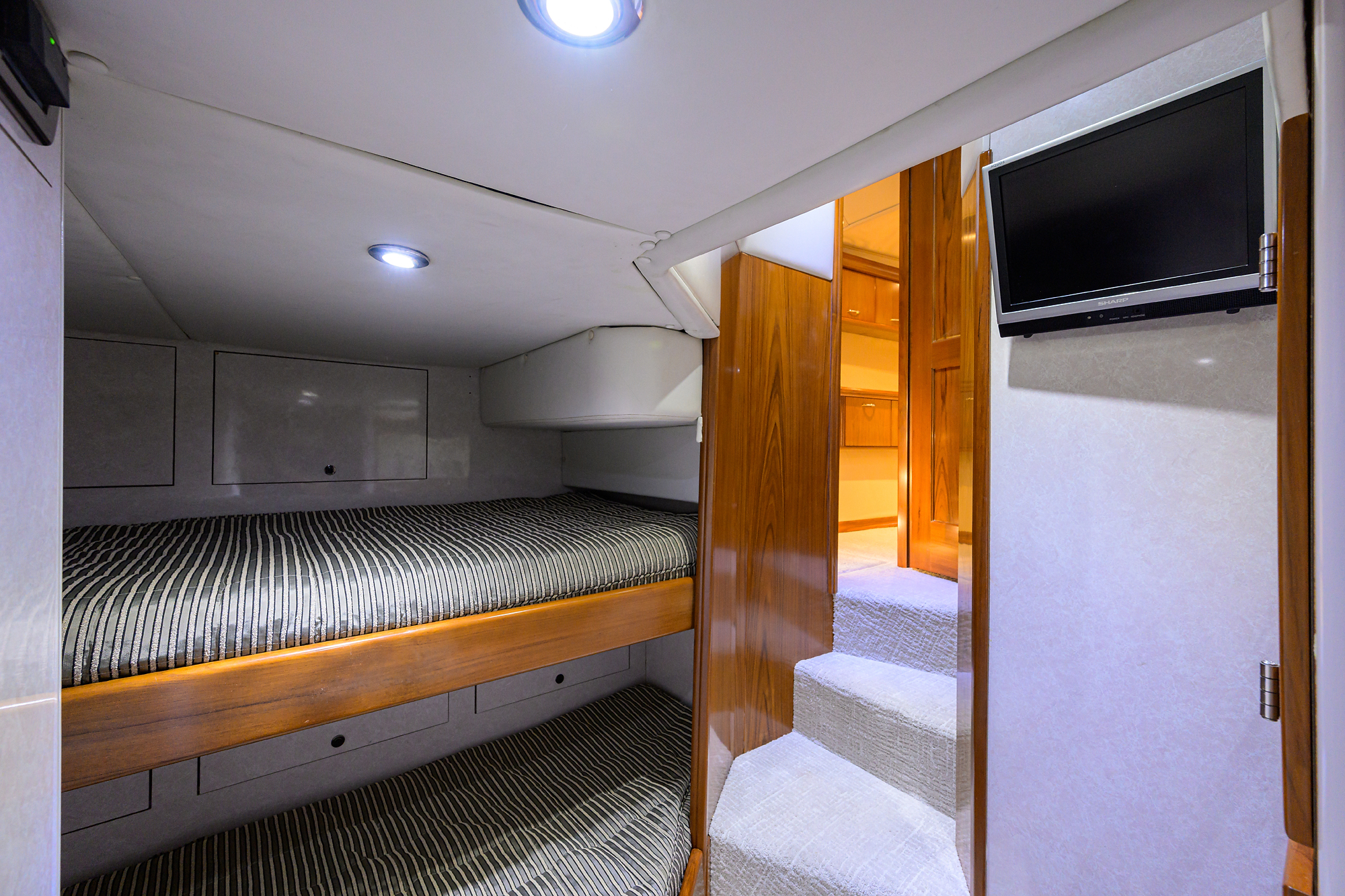 JR yacht photo 132