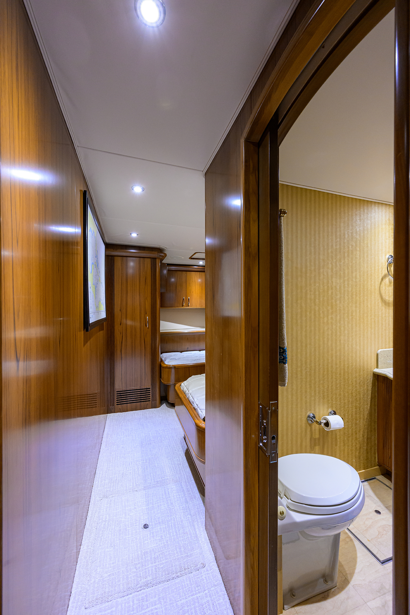 JR yacht photo 110