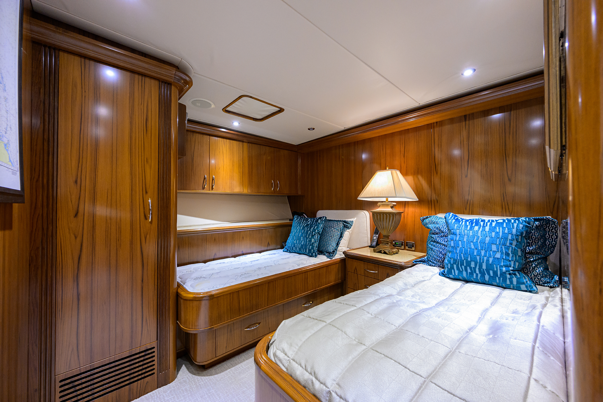 JR yacht photo 111
