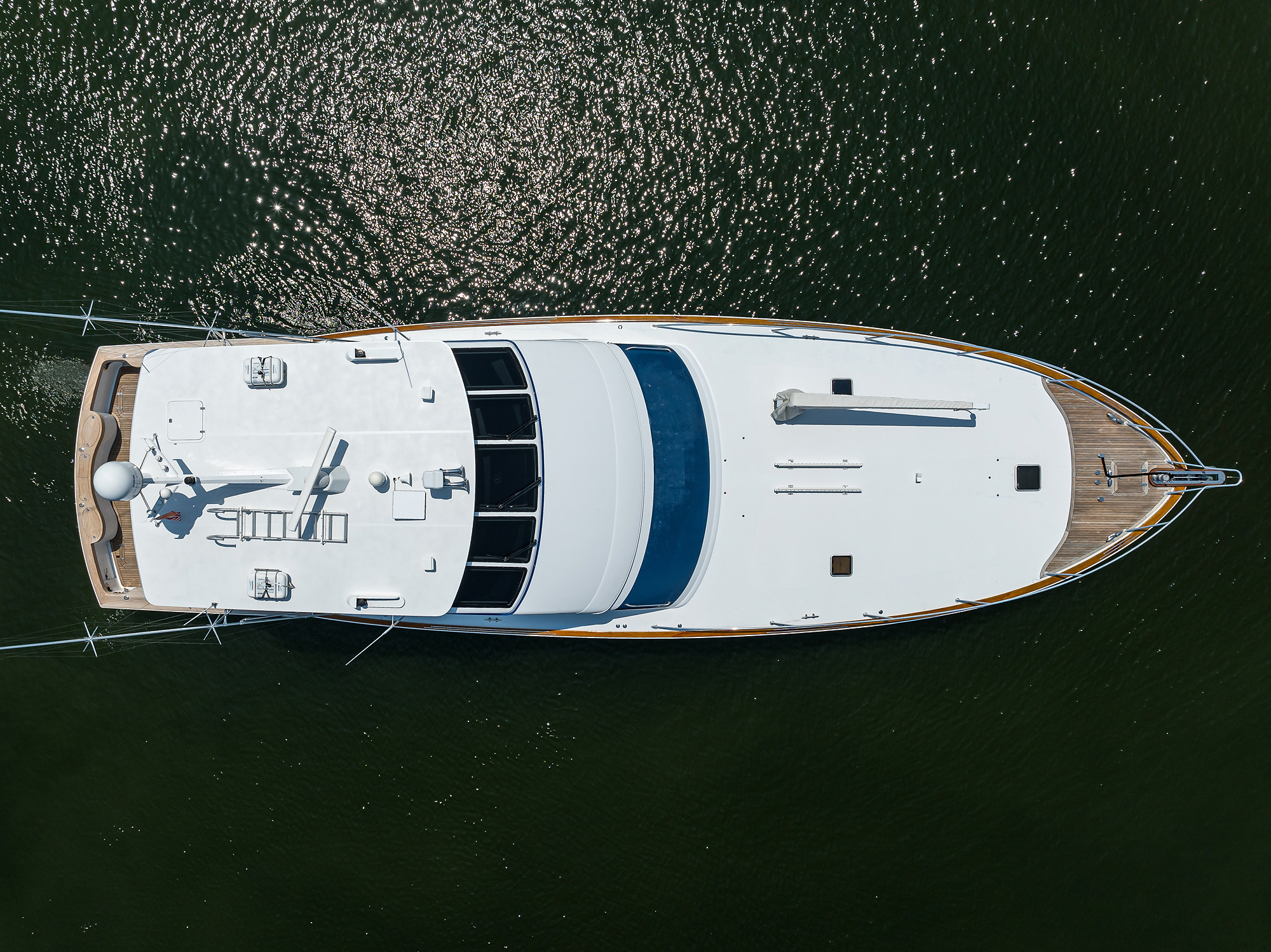 JR yacht photo 27