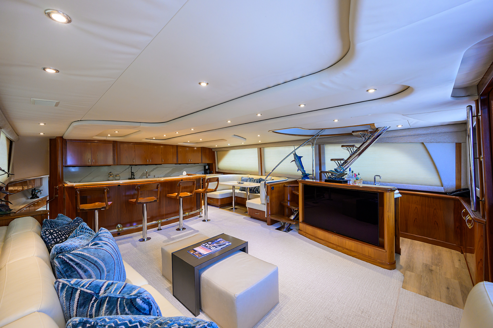 JR yacht photo 78