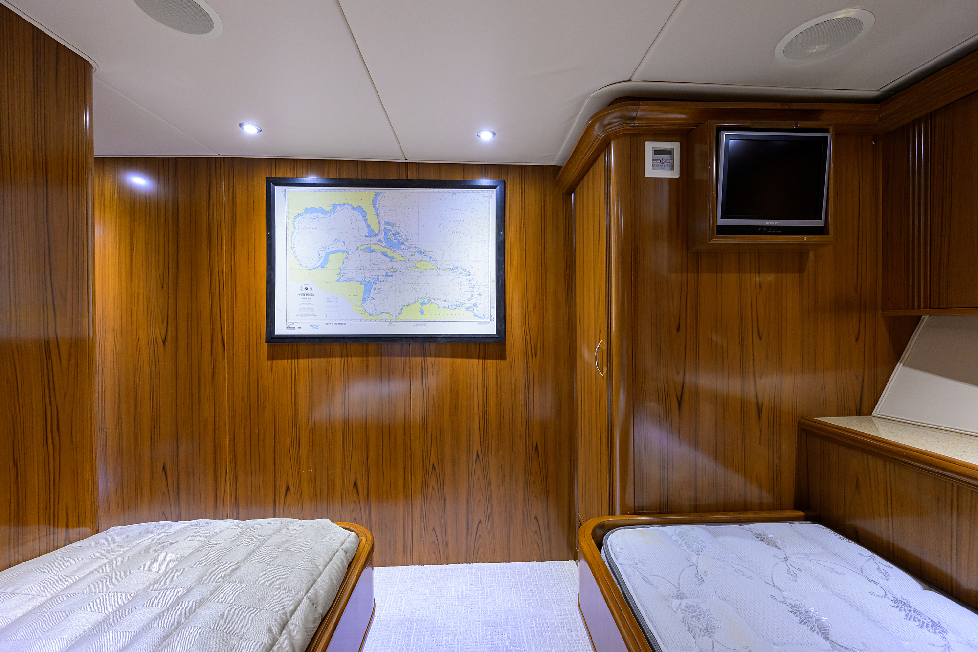 JR yacht photo 113
